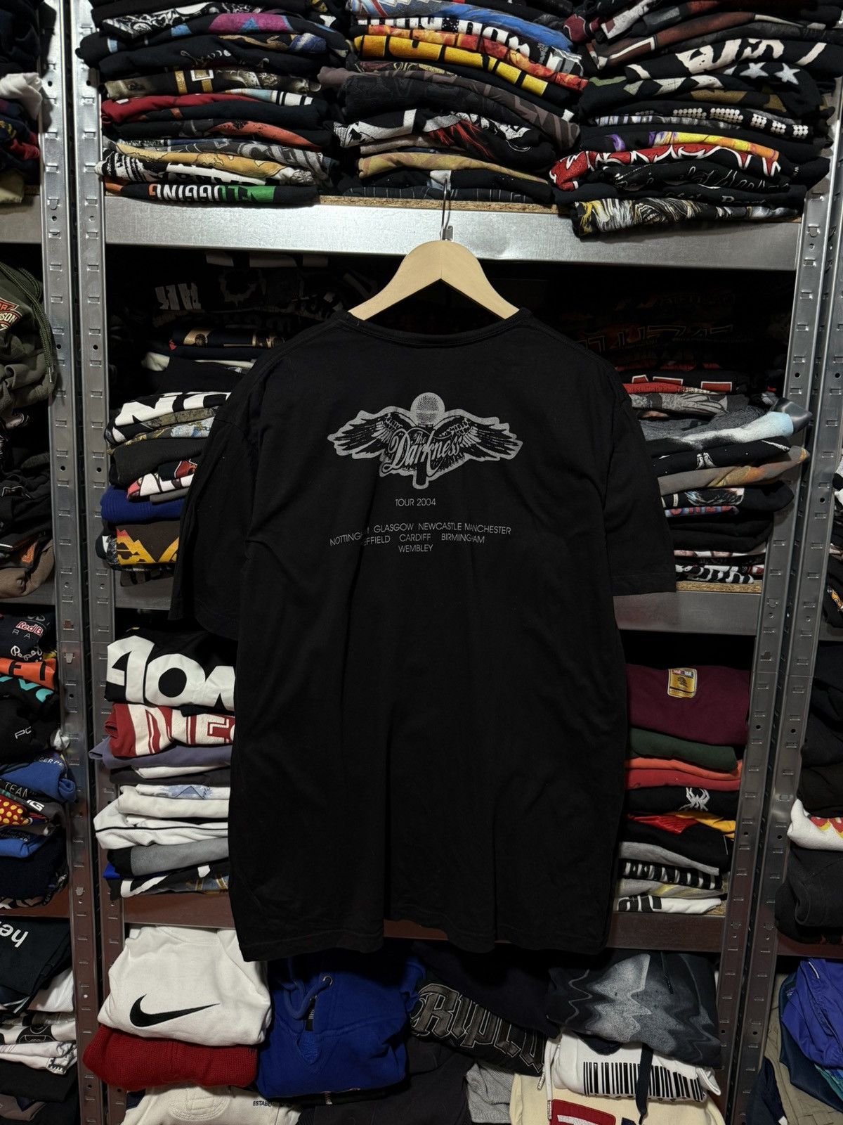 Vintage Vintage The Darkness Tour 2004 Rock Band Retro T-Shirt Size US XL / EU 56 / 4 - 2 Thumbnail