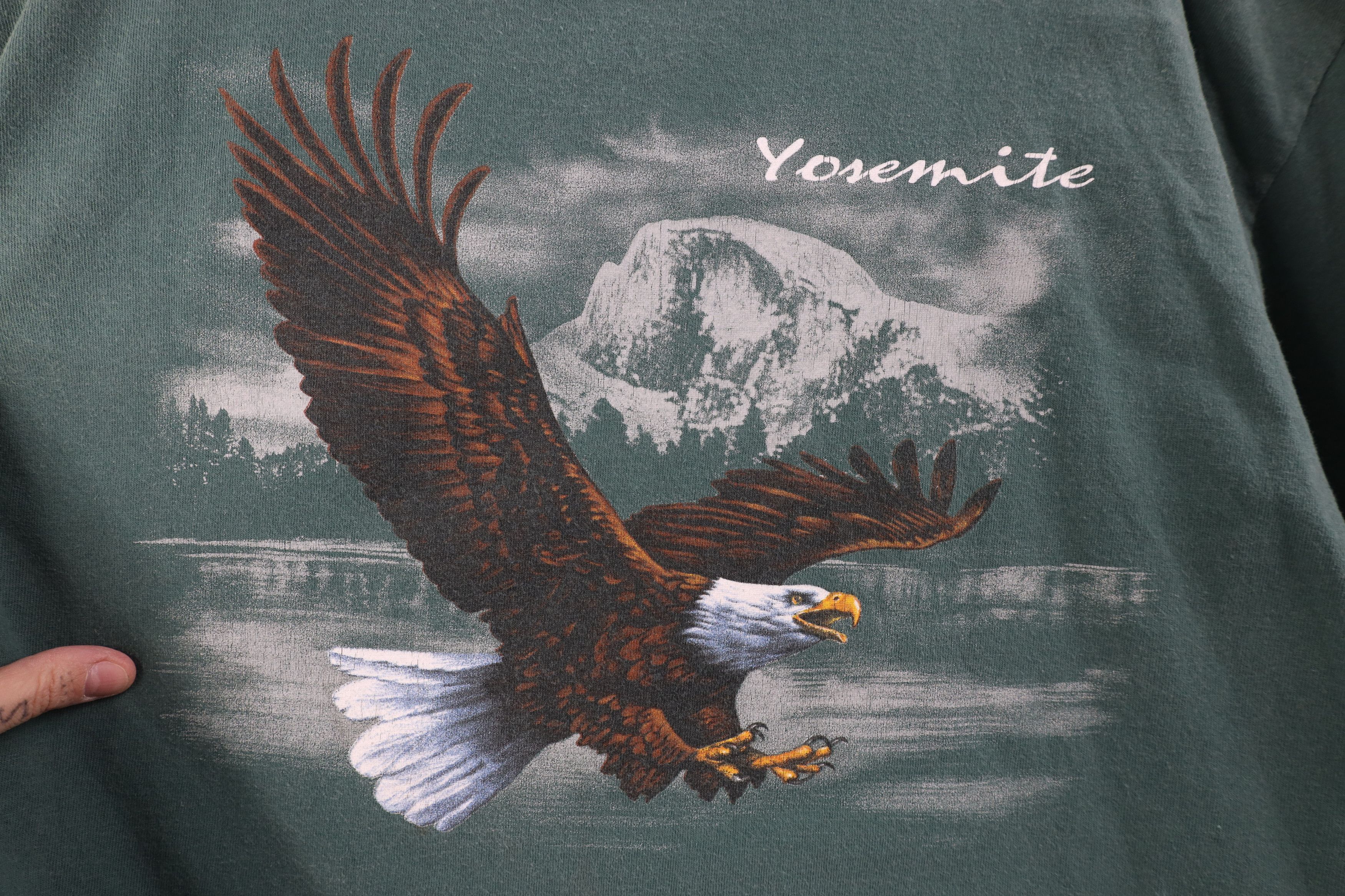 Vintage Vintage 90s Streetwear Yosemite Eagle T-Shirt Green USA Size US L / EU 52-54 / 3 - 4 Thumbnail