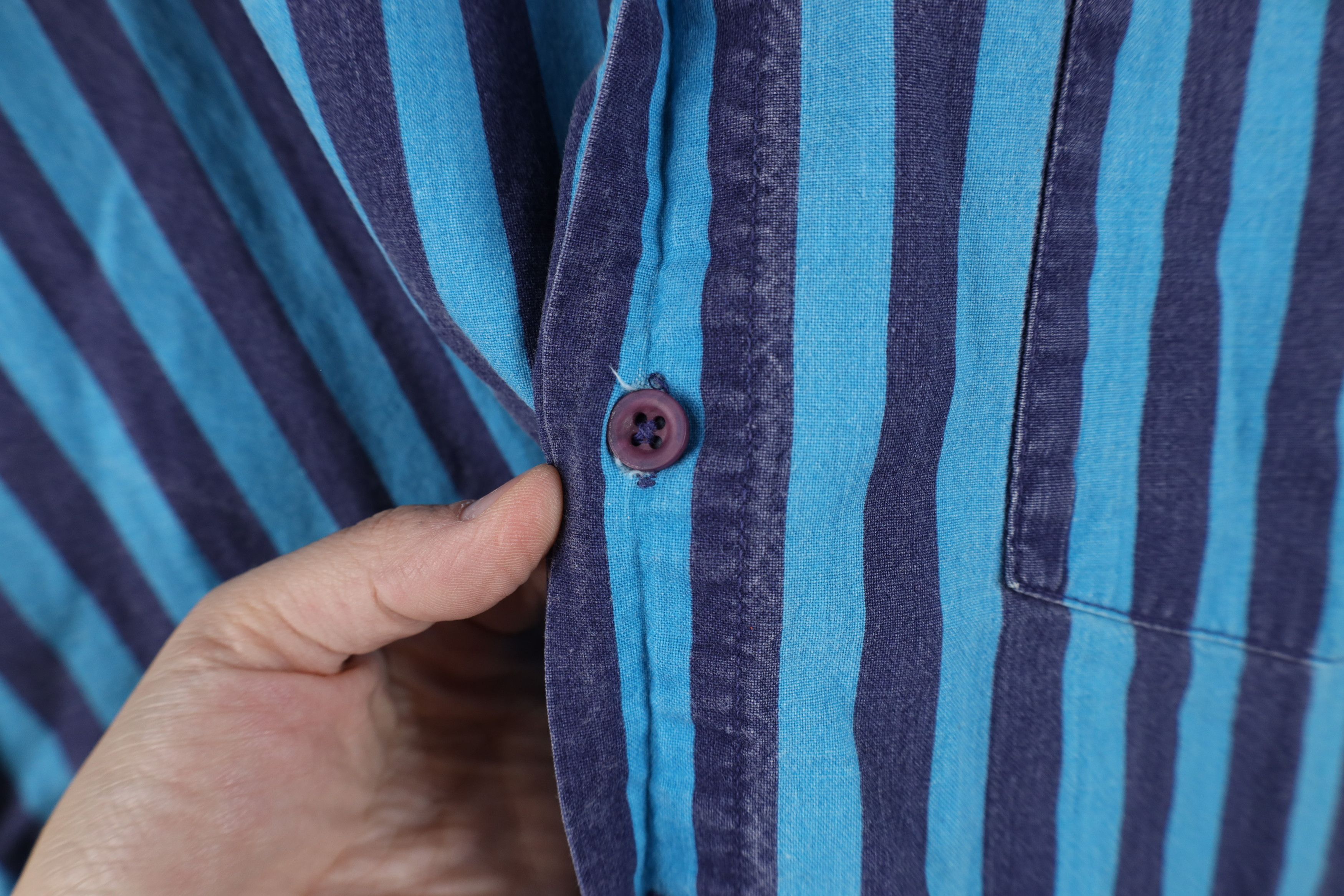 Vintage Vintage 90s Streetwear Fit Striped Collared Button Shirt USA Size US XL / EU 56 / 4 - 6 Thumbnail