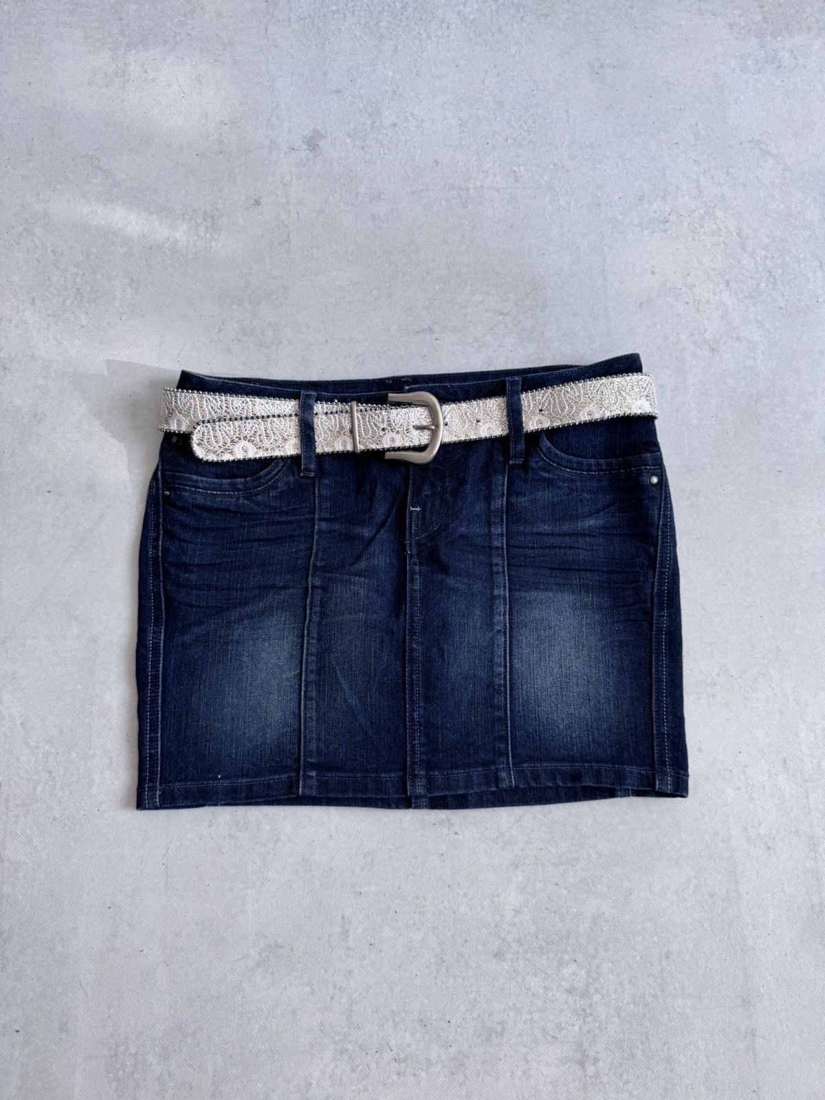 Levi's Levi’s Cropped Mini Y2K Denim Skirt + Japan Style Belt Size 27" / US 4 / IT 40 - 5 Thumbnail