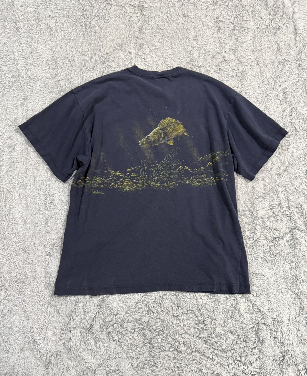 Gildan Navy and gold fish 90’s vintage shirt Size US M / EU 48-50 / 2 - 2 Thumbnail