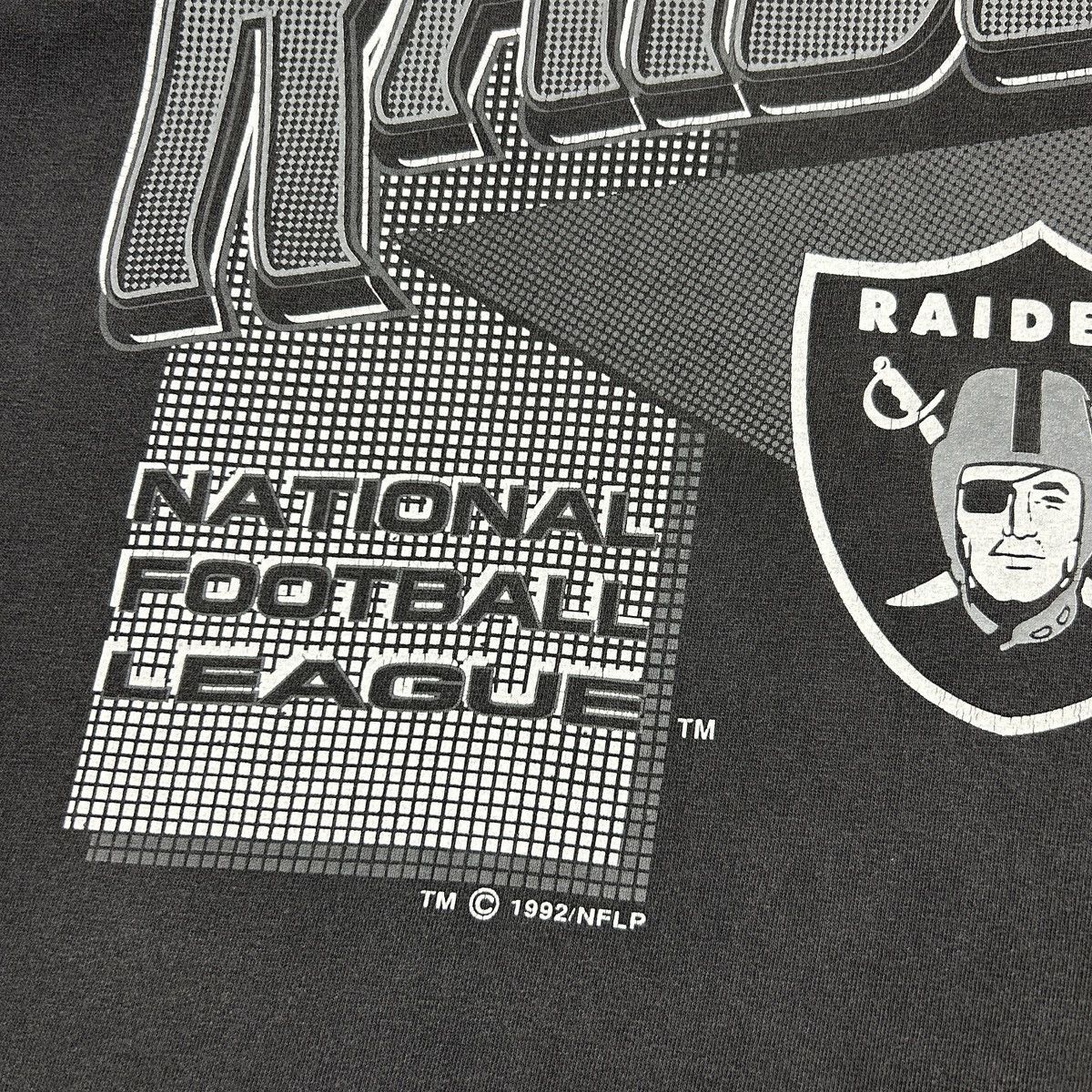 NFL × Vintage 1990s Raiders Thrashed T-Shirt Size US L / EU 52-54 / 3 - 4 Thumbnail