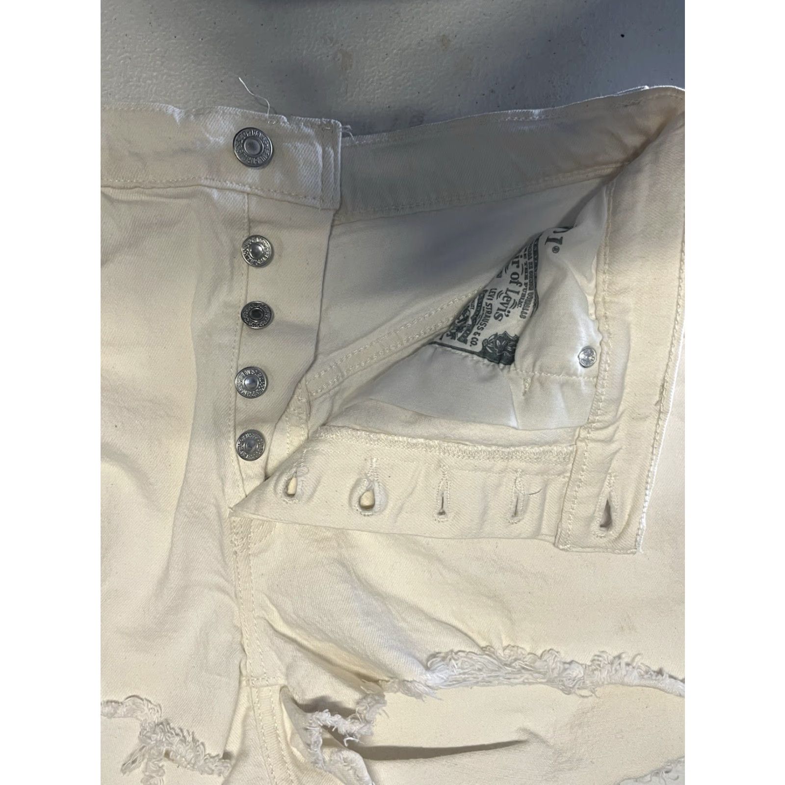 Levi's Levi's 501 White Button Fly High Rise Jean Shorts Women's Size 28 Casual Solid White Cut-Off Jeans Short Women's 28 Size 28" / US 6 / IT 42 - 7 Thumbnail