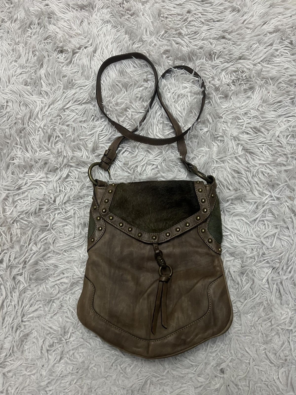 Genuine Leather Yurena by Estro Sling Bag Made in Italy Size ONE SIZE - 9 Thumbnail