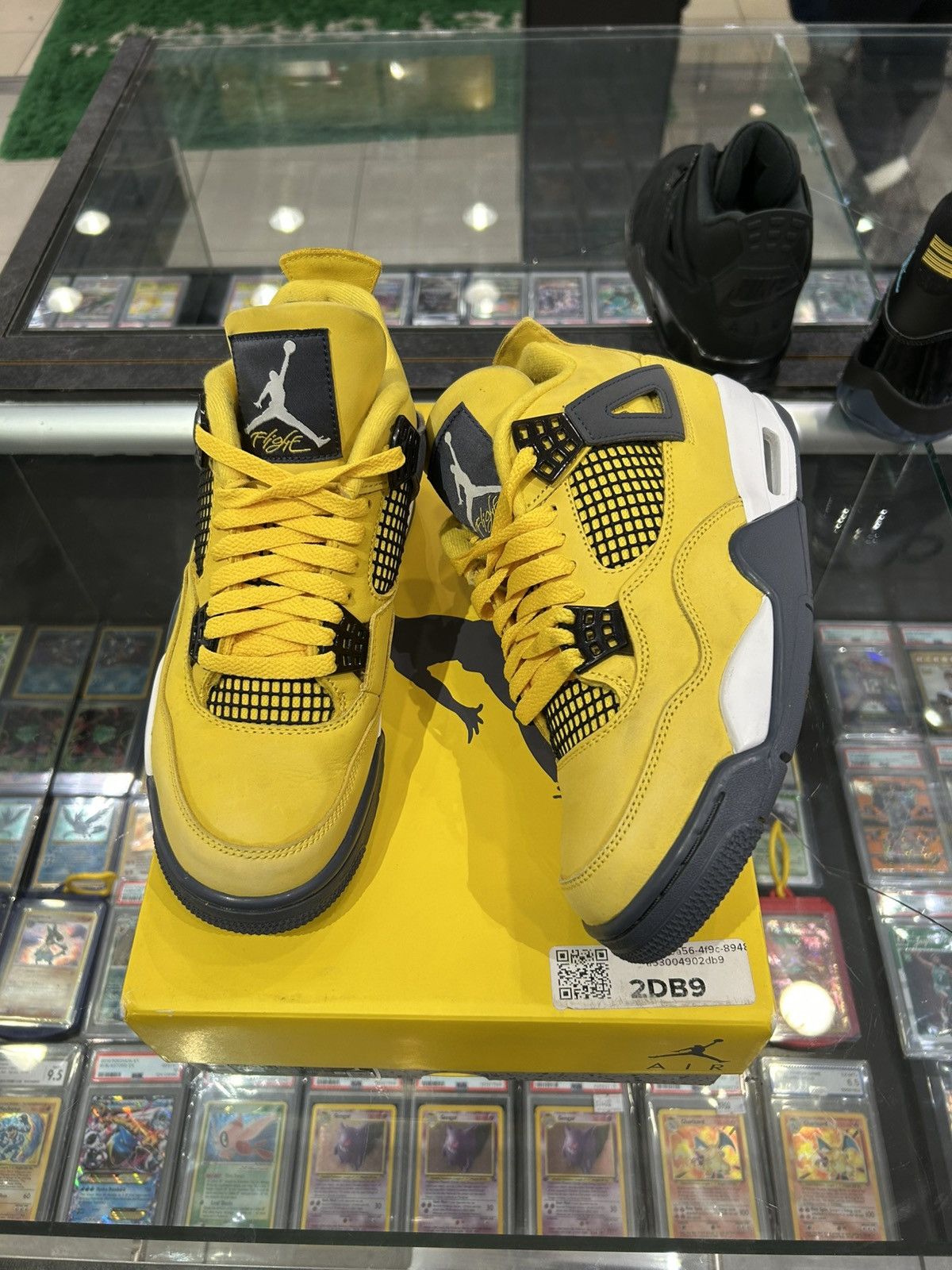 Jordan Brand Jordan 4 Lightning Size US 7.5 / EU 40-41 - 1 Thumbnail