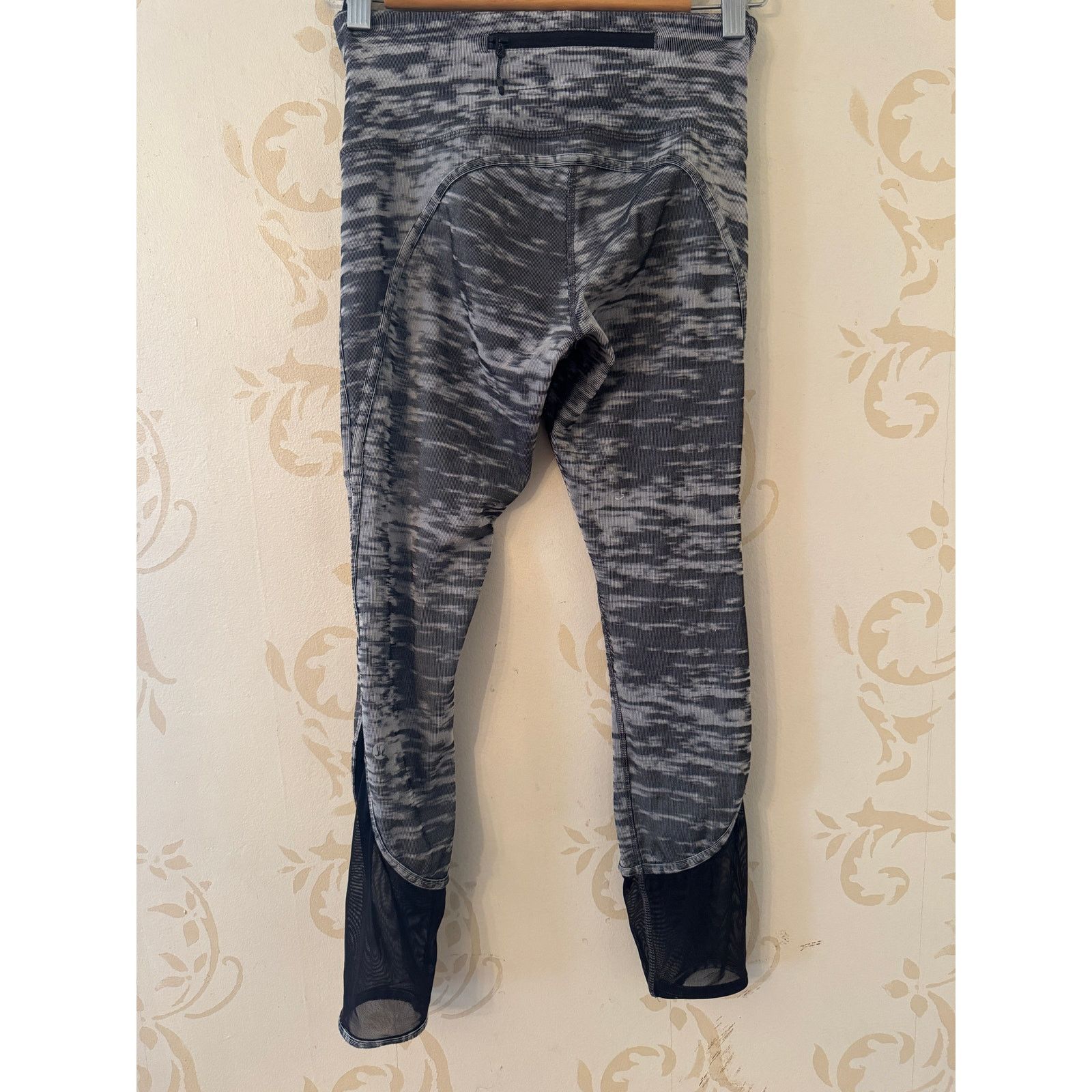 Lululemon Lululemon Gray Leggings Ladies w/Mesh Ankles Size 4 Size 27" / US 4 / IT 40 - 3 Thumbnail