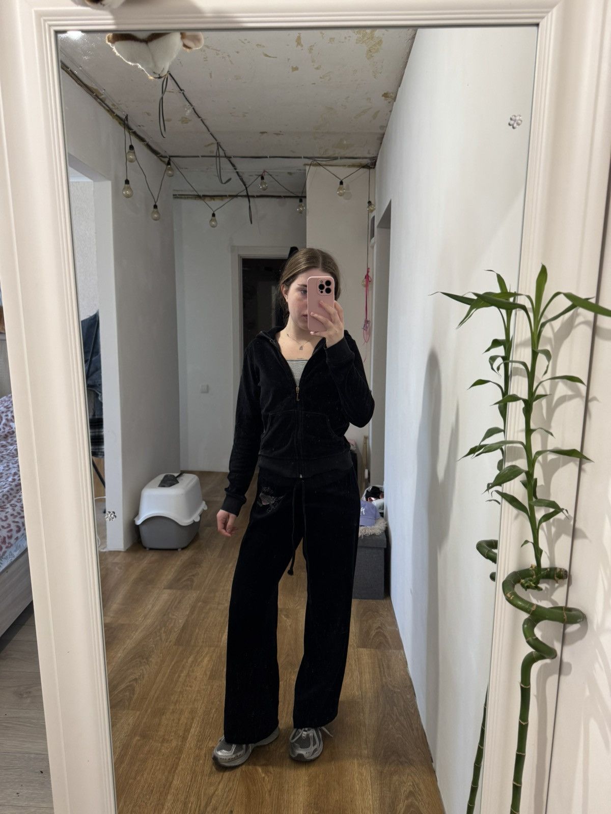 Juicy Couture VINTAGE JUICY COUTURE VELOUR BLACK TRACKSUIT Size S / US 4 / IT 40 - 2 Thumbnail