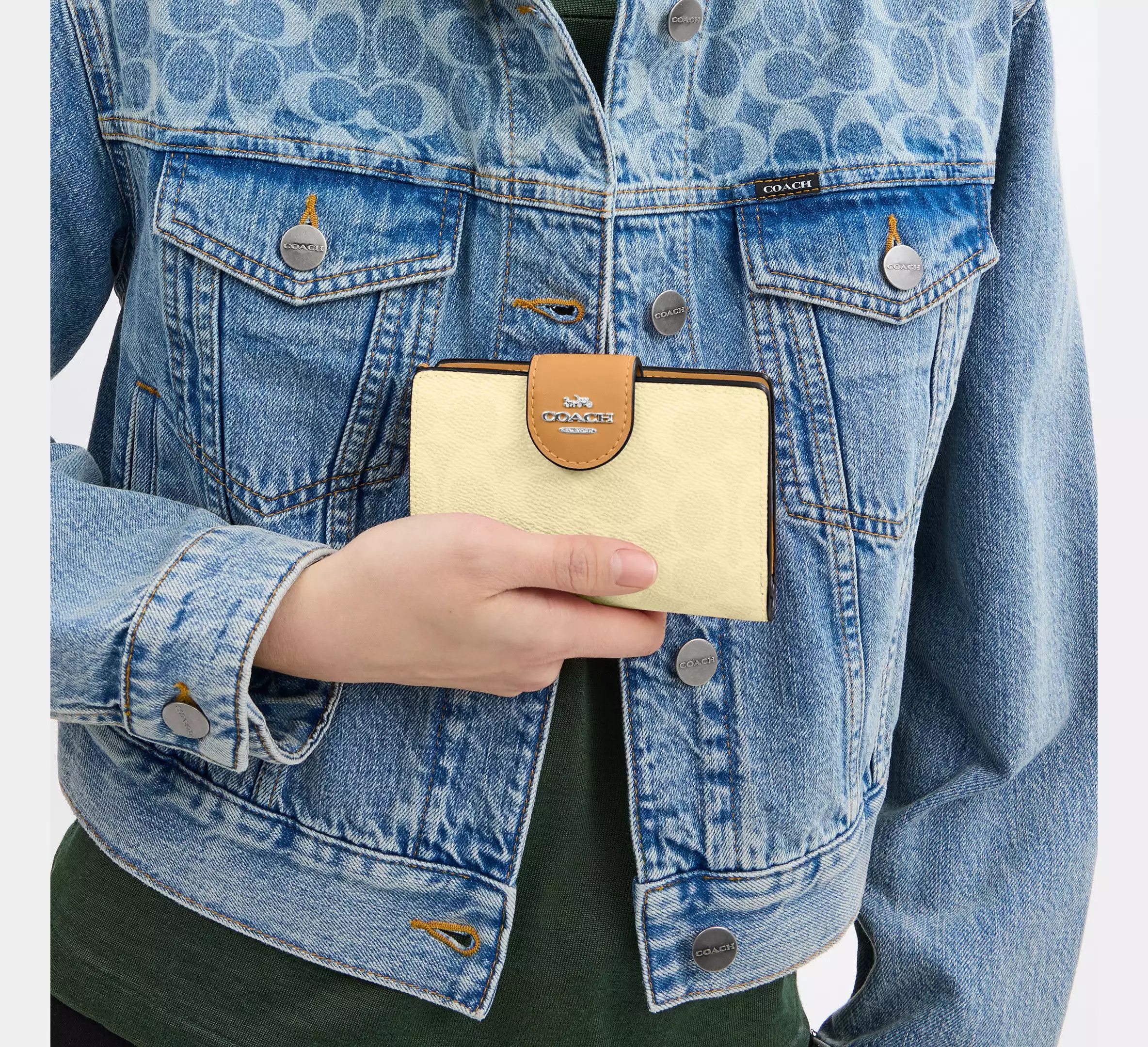 Coach Medium Corner Zip Wallet In Signature Canvas CW786 Size ONE SIZE - 8 Thumbnail