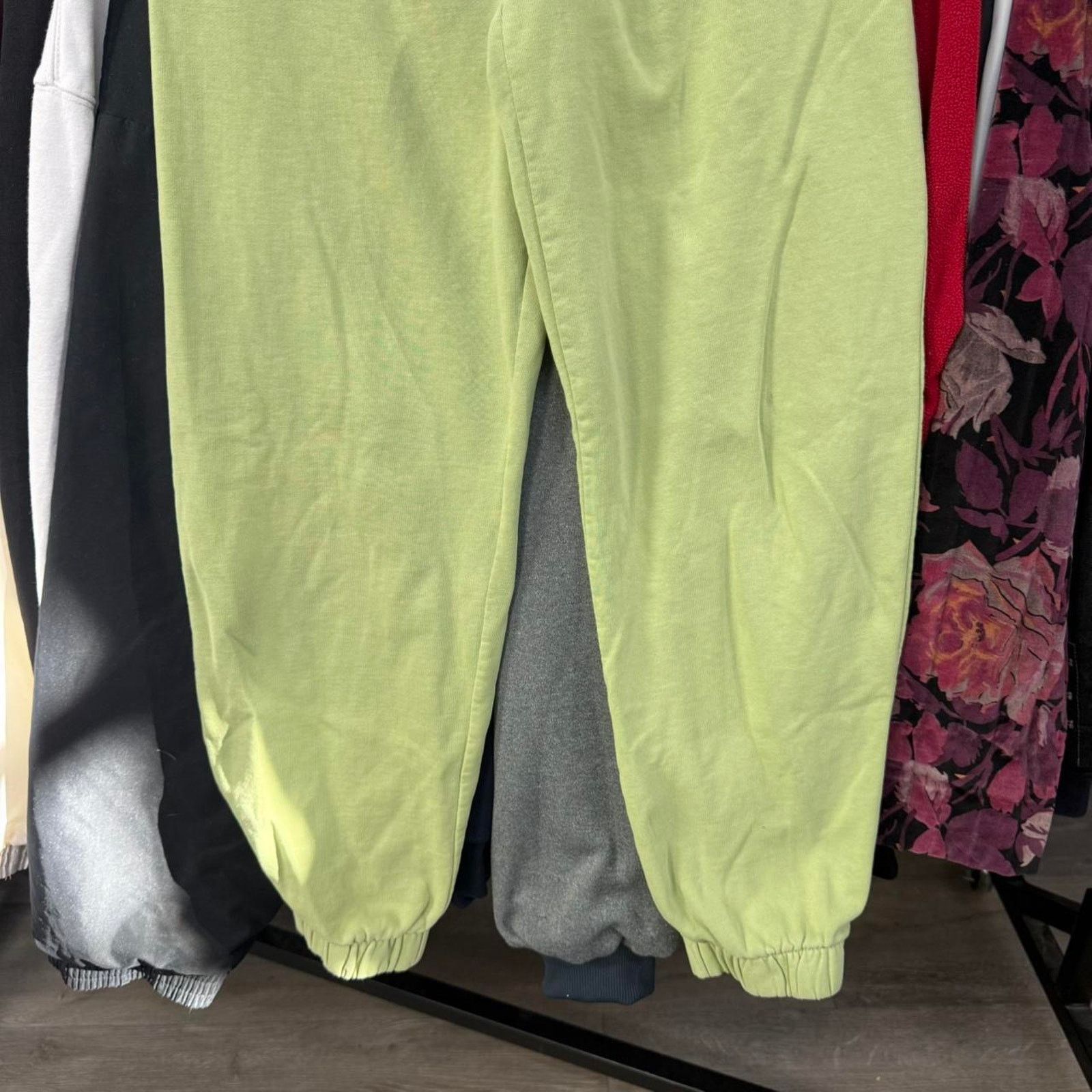 Brandy Melville Brandy Melville Women’s Key Lime Green Sweat Pants Joggers Size 28" / US 6 / IT 42 - 4 Thumbnail