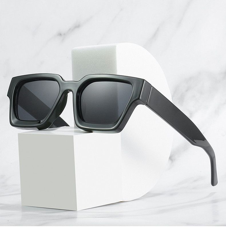 Other Stylish Square Black Frame Sunglasses Size ONE SIZE - 4 Thumbnail