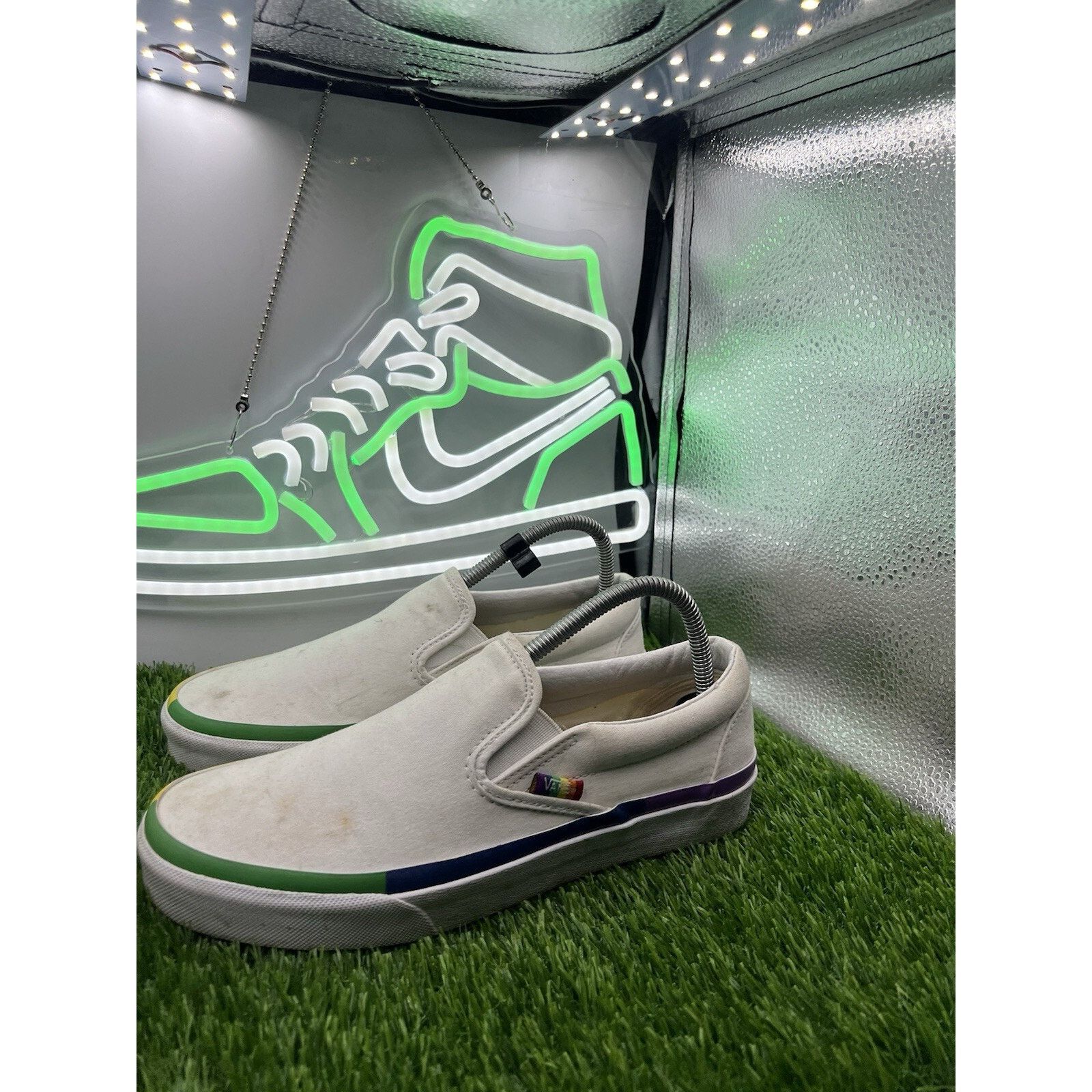 Vans Vans Classic Slip On White/Rainbow Pride Shoes M7.5 W9 Size US 6.5 / EU 39-40 - 2 Thumbnail