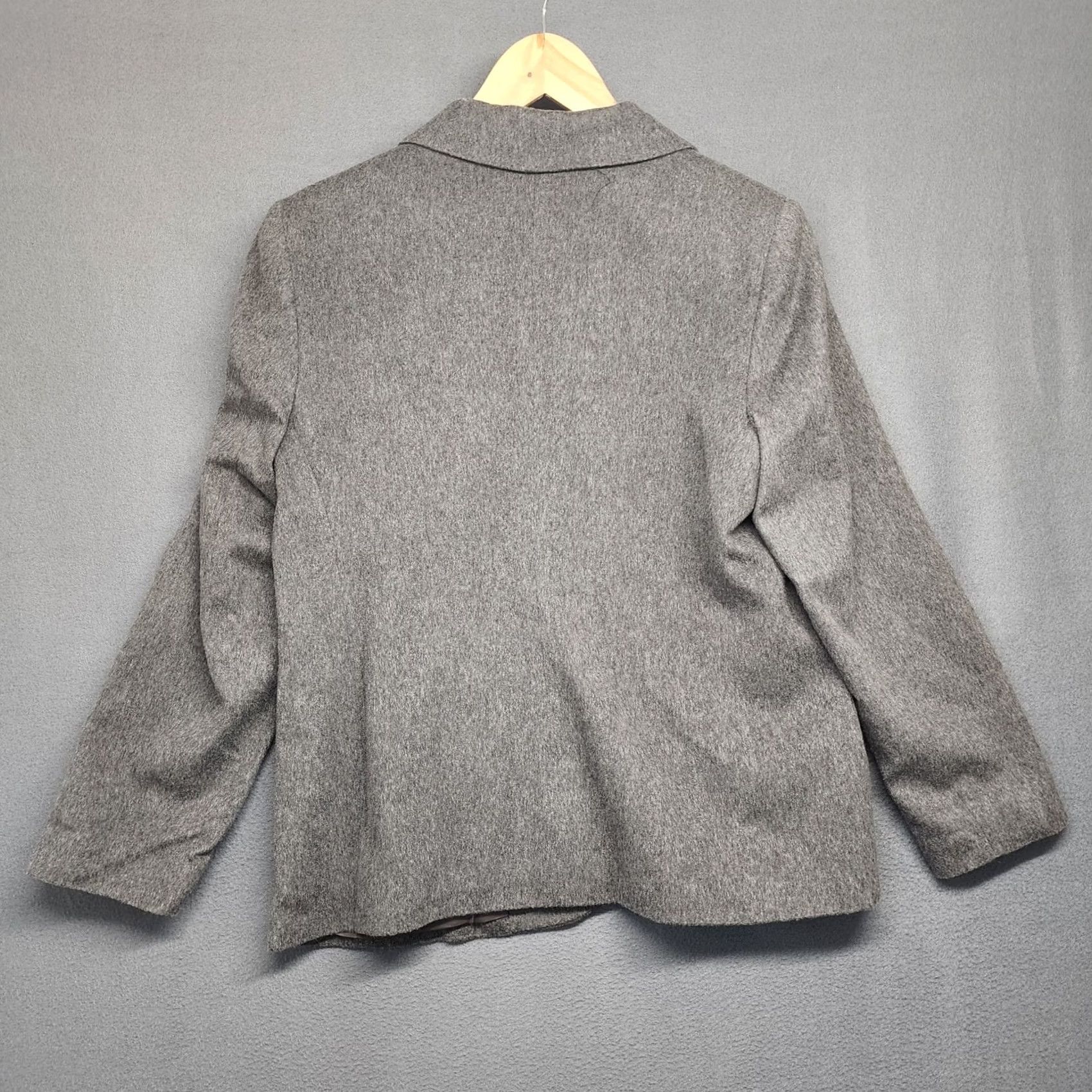 Lord & Taylor VINTAGE Lord & Taylor Blazer Womens 8 P Grey Wool Cashmere Classic Career Jacket Size M / US 6-8 / IT 42-44 - 2 Thumbnail