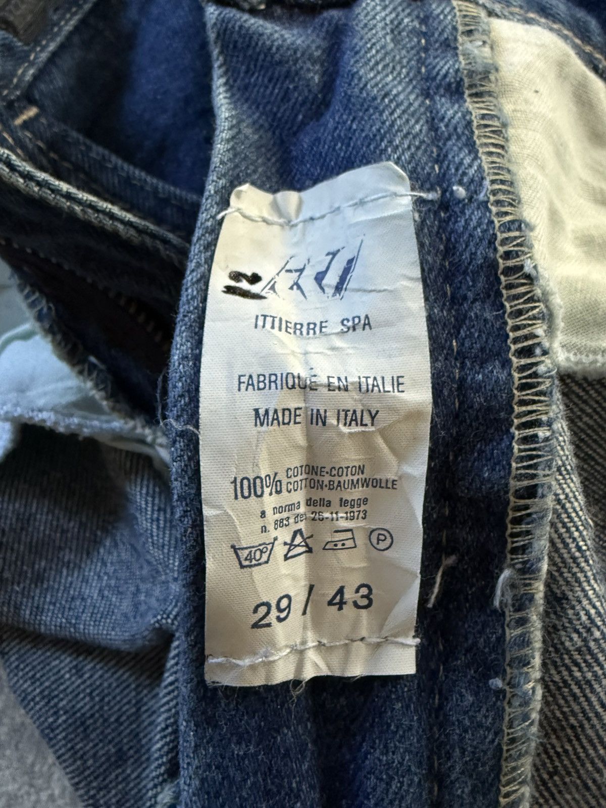 Versace Jeans Couture Versace Jeans Couture Carrot Cut Tappered Jeans Deadstock Size US 28 / EU 44 - 20 Thumbnail