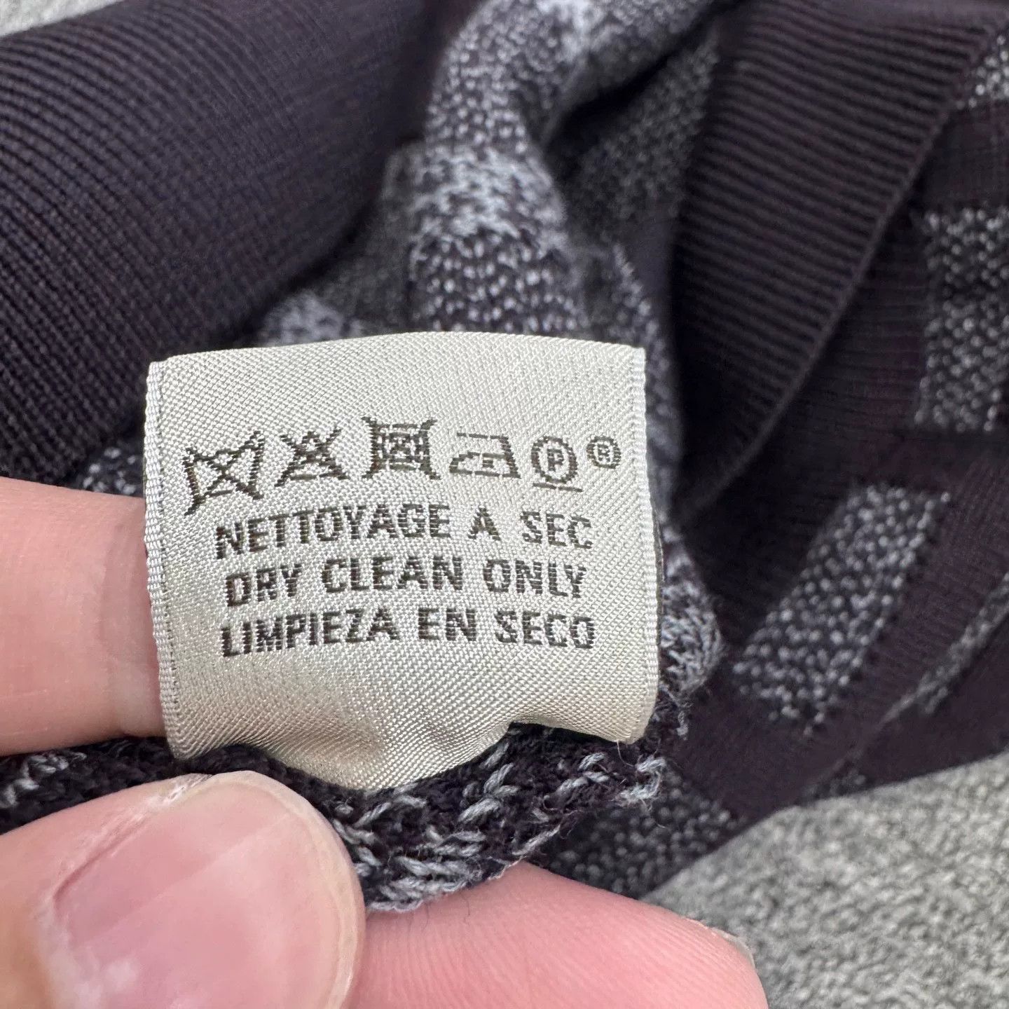 Hermes hermes checkered knit sweater in size medium. Size US M / EU 48-50 / 2 - 5 Thumbnail