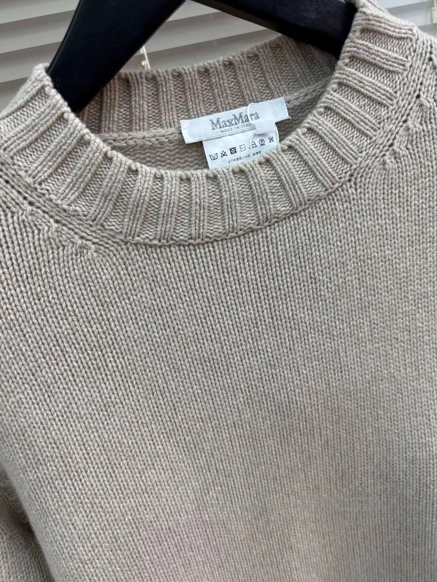 Max Mara MaxMara Short Light Beige Sweater. Size S / US 4 / IT 40 - 3 Thumbnail