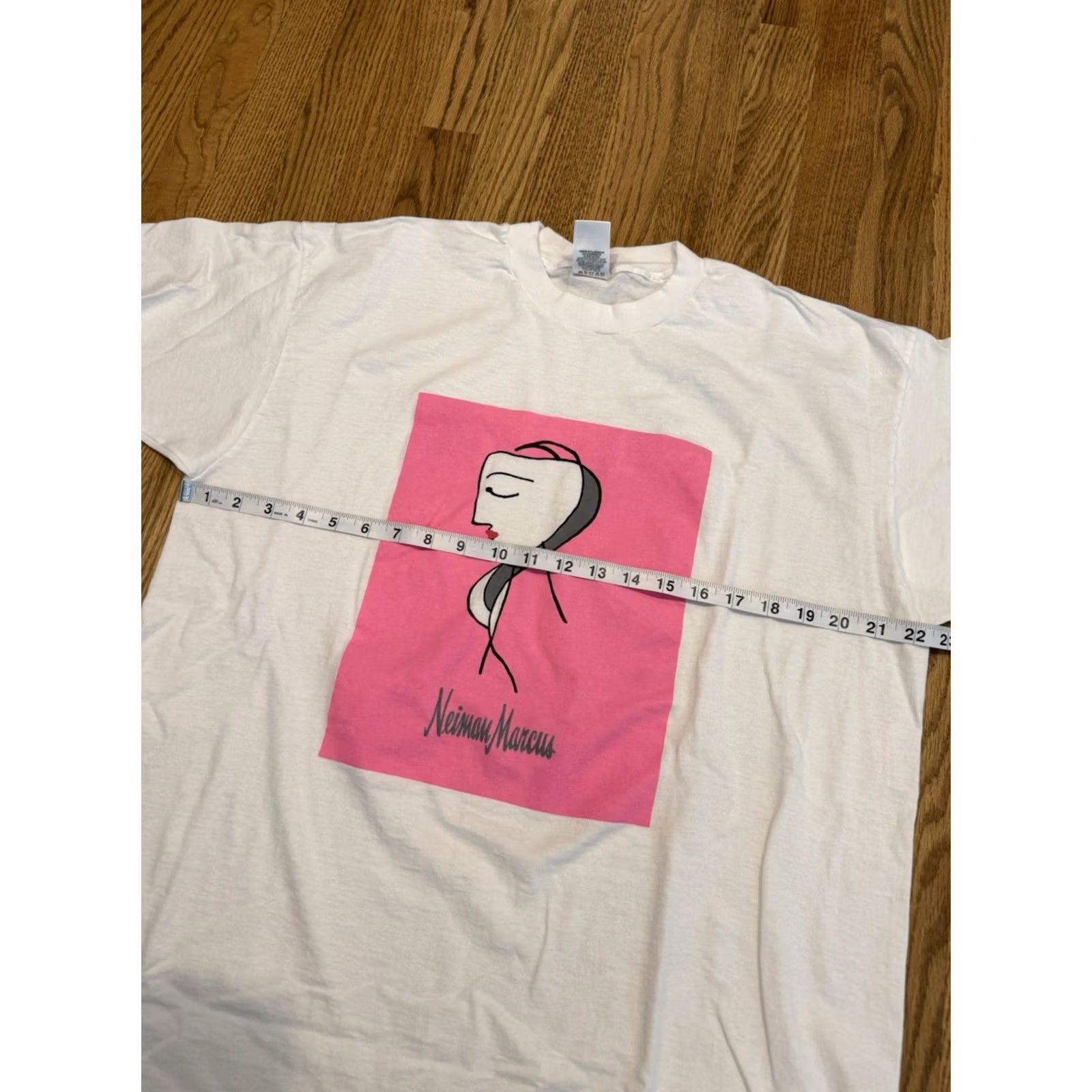 Fruit Of The Loom VINTAGE Neiman Marcus Art Graphic T Shirt XL White 90s Chicago Vtg Mens Short Sleeve Graphic Art Designer 90s Chicago White XL Size US XL / EU 56 / 4 - 5 Thumbnail