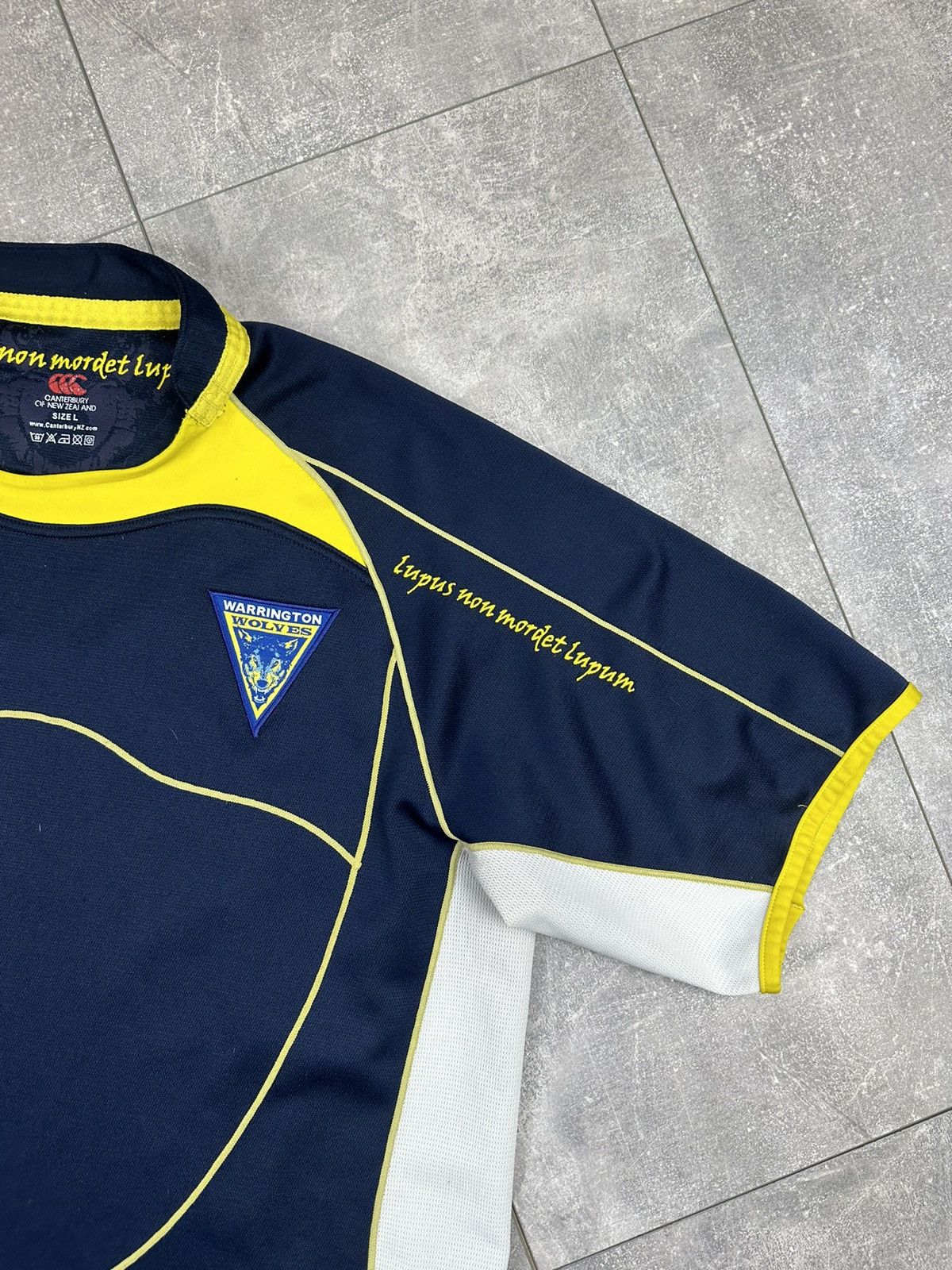 Canterbury of New Zealand Canterbury Warrington Wolves Vintage Rugby Jersey Size US L / EU 52-54 / 3 - 4 Thumbnail