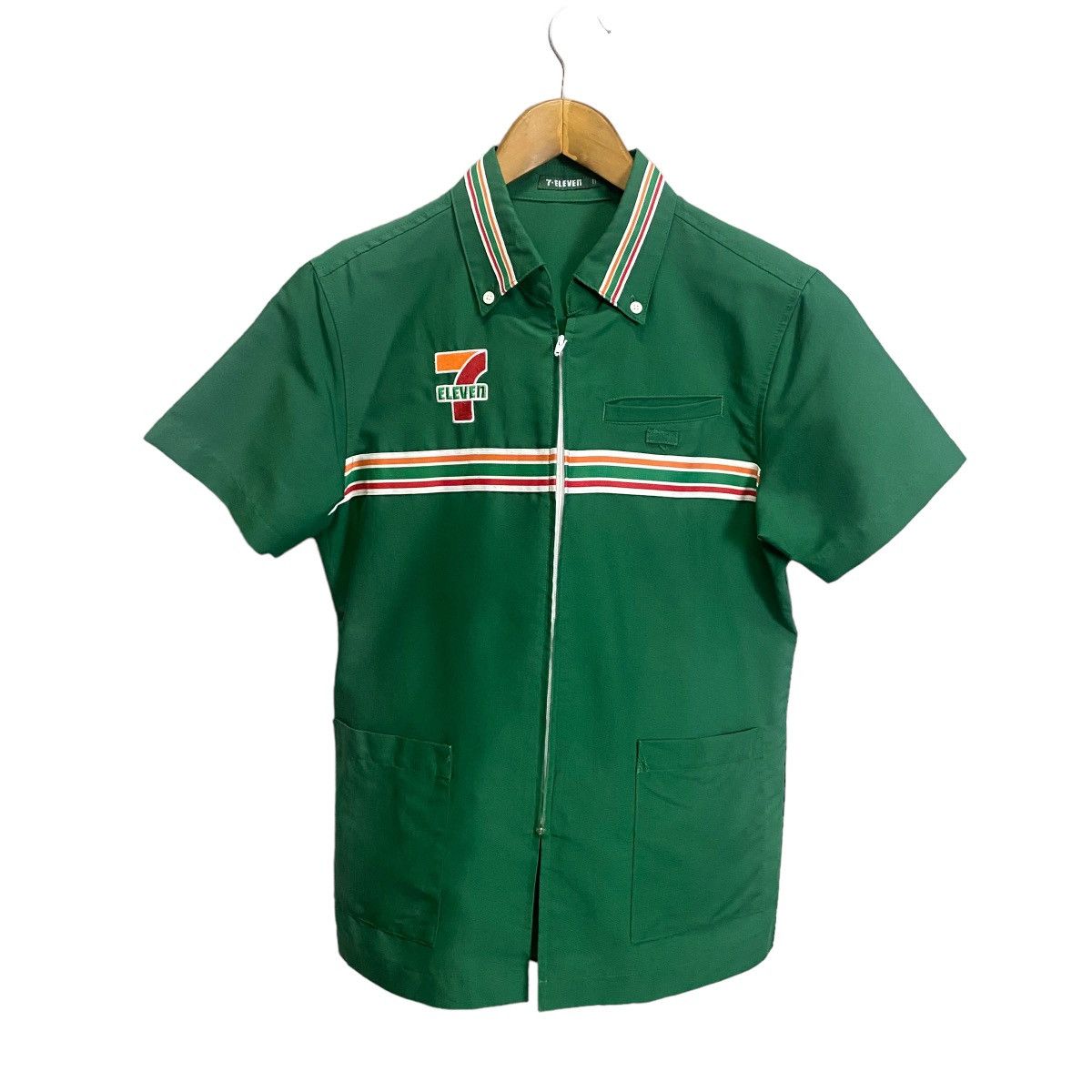 image of Seven 7 Vintage Saven E Short Sleeve in Green, Men's (Size Medium)
