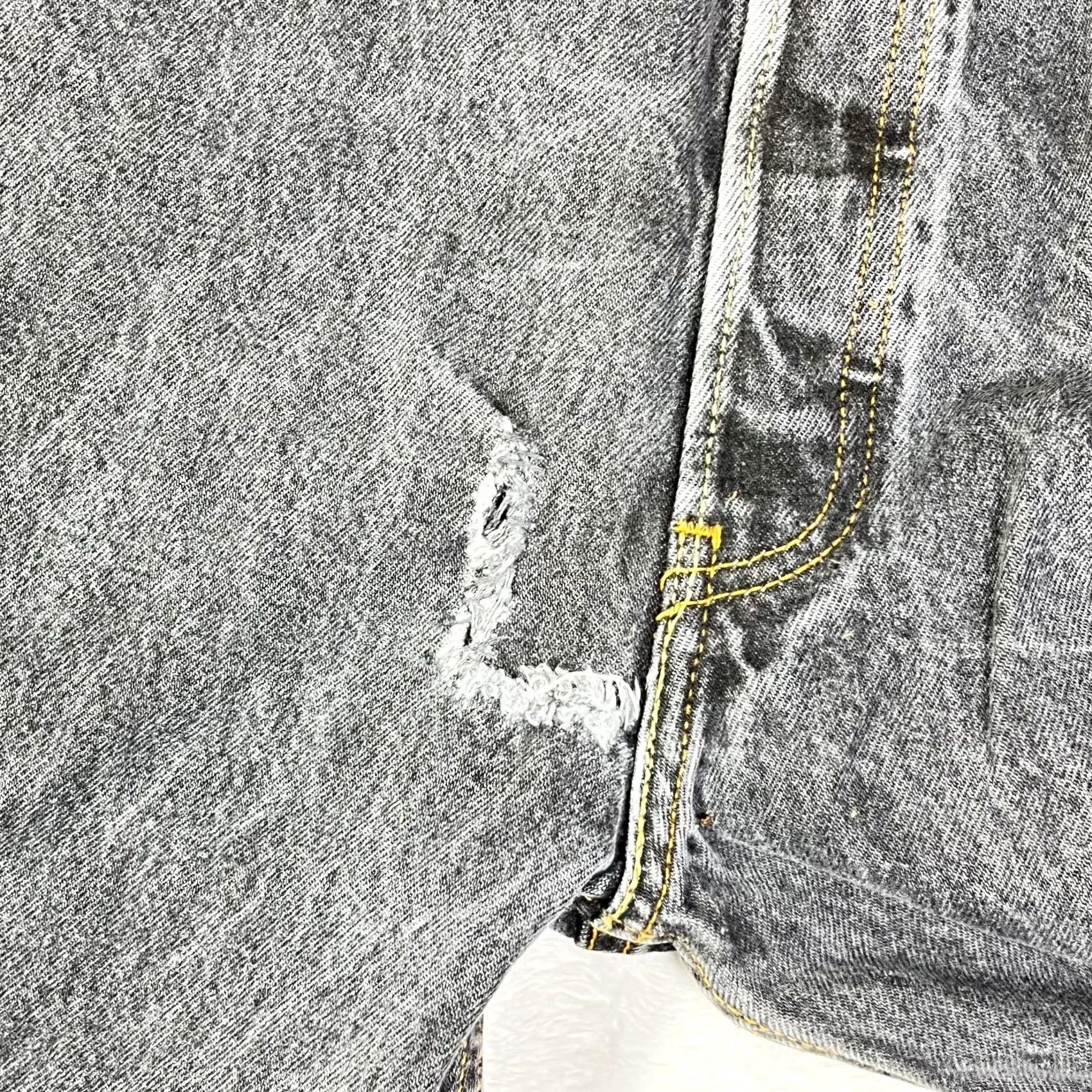 Levi's Levi's Jeans 501 Original Fit Straight Button Fly Gray Denim Distress 46x30 Mens Regular 501 USA 30" Rise 46" Waist Size US 30 / EU 46 - 3 Thumbnail