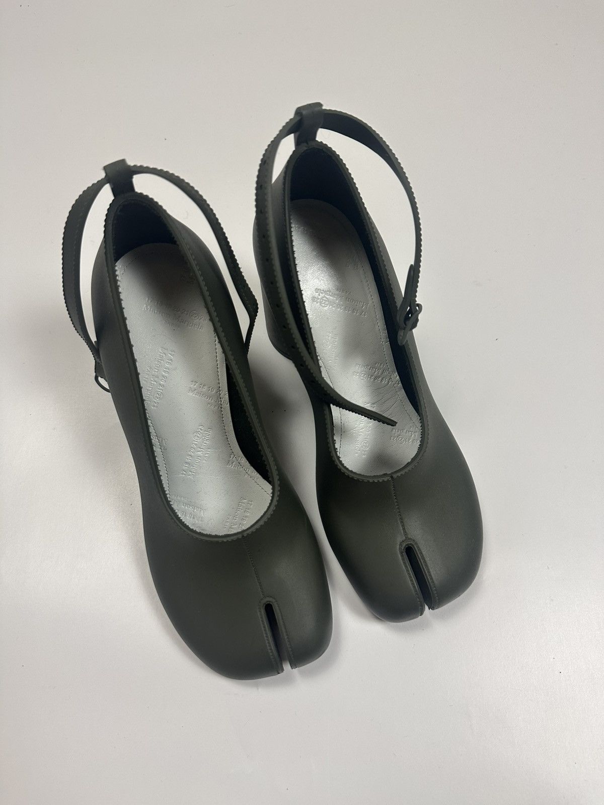 Maison Margiela Maison Margiela Rubber Tabi Size US 7.5 / IT 37.5 - 1 Thumbnail