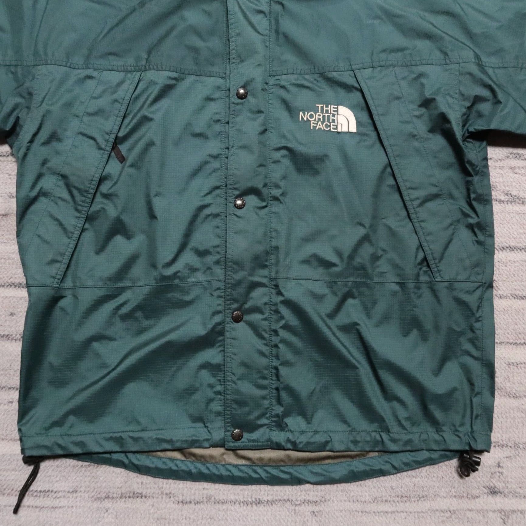 The North Face Vintage The North Face Goretex Mountain Parka Shell Jacket L Green Parka Mens 90s Size US L / EU 52-54 / 3 - 2 Thumbnail