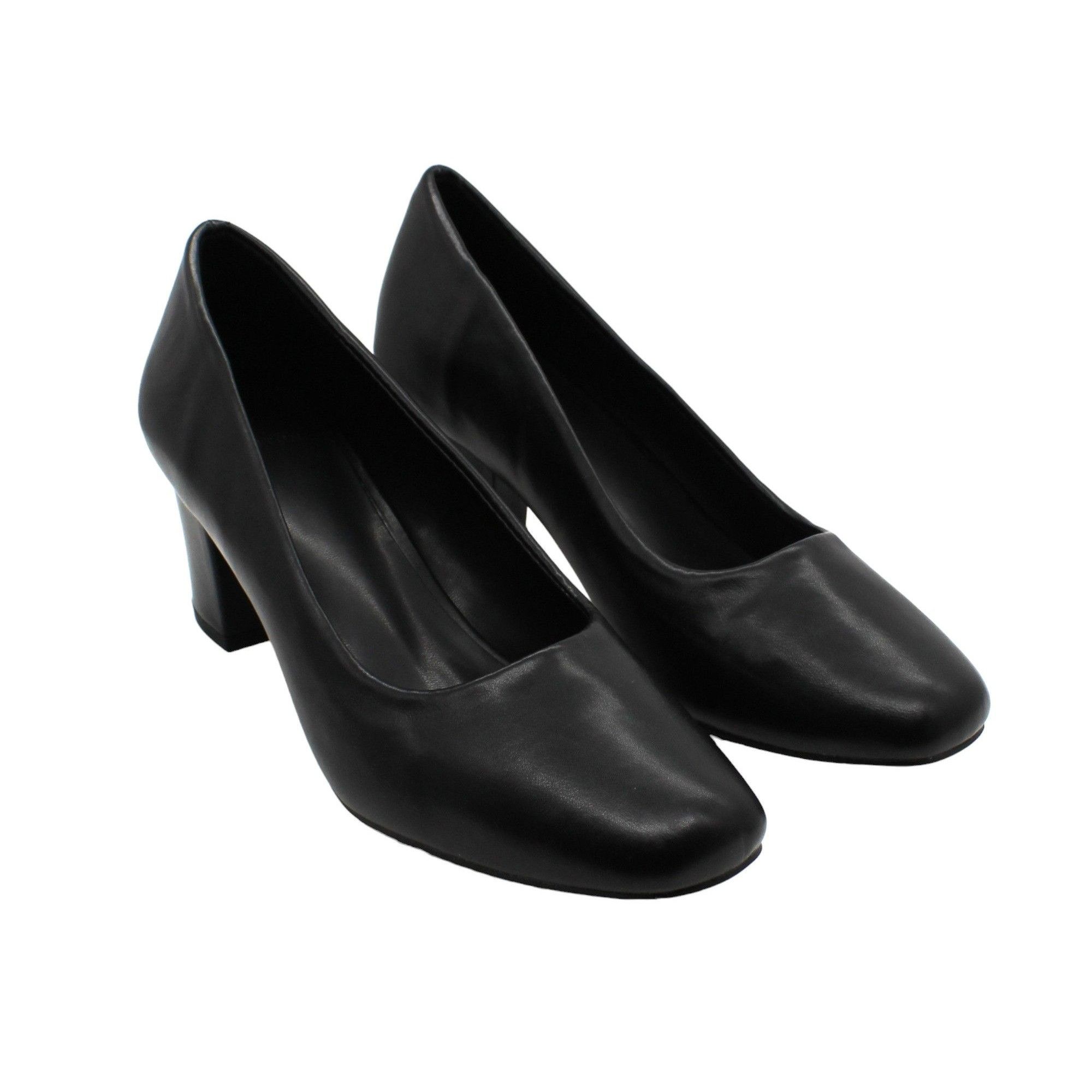 Women's Paris Pump by Halston in Black (Size 7 1/2 M)