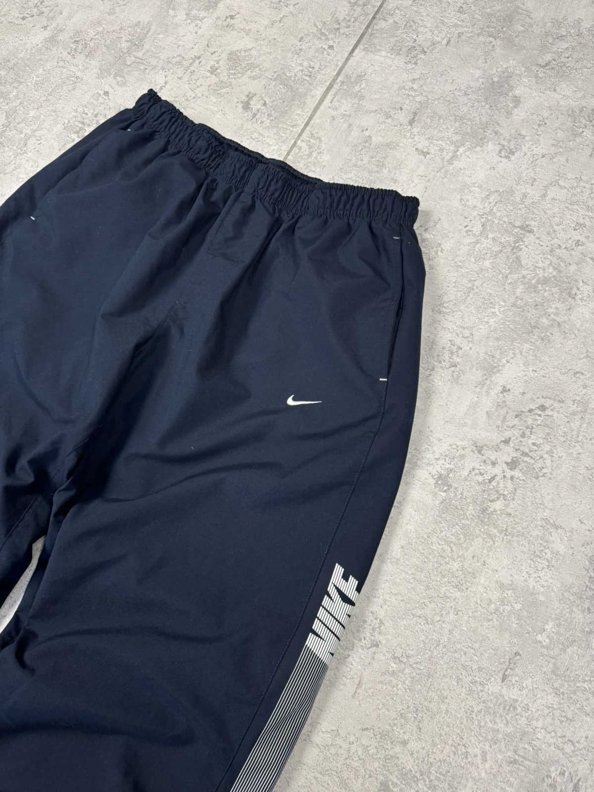 Nike Nike Vintage Navy Y2K Track Pants Joggers Swoosh Logo SizeXL Size US 36 / EU 52 - 5 Thumbnail