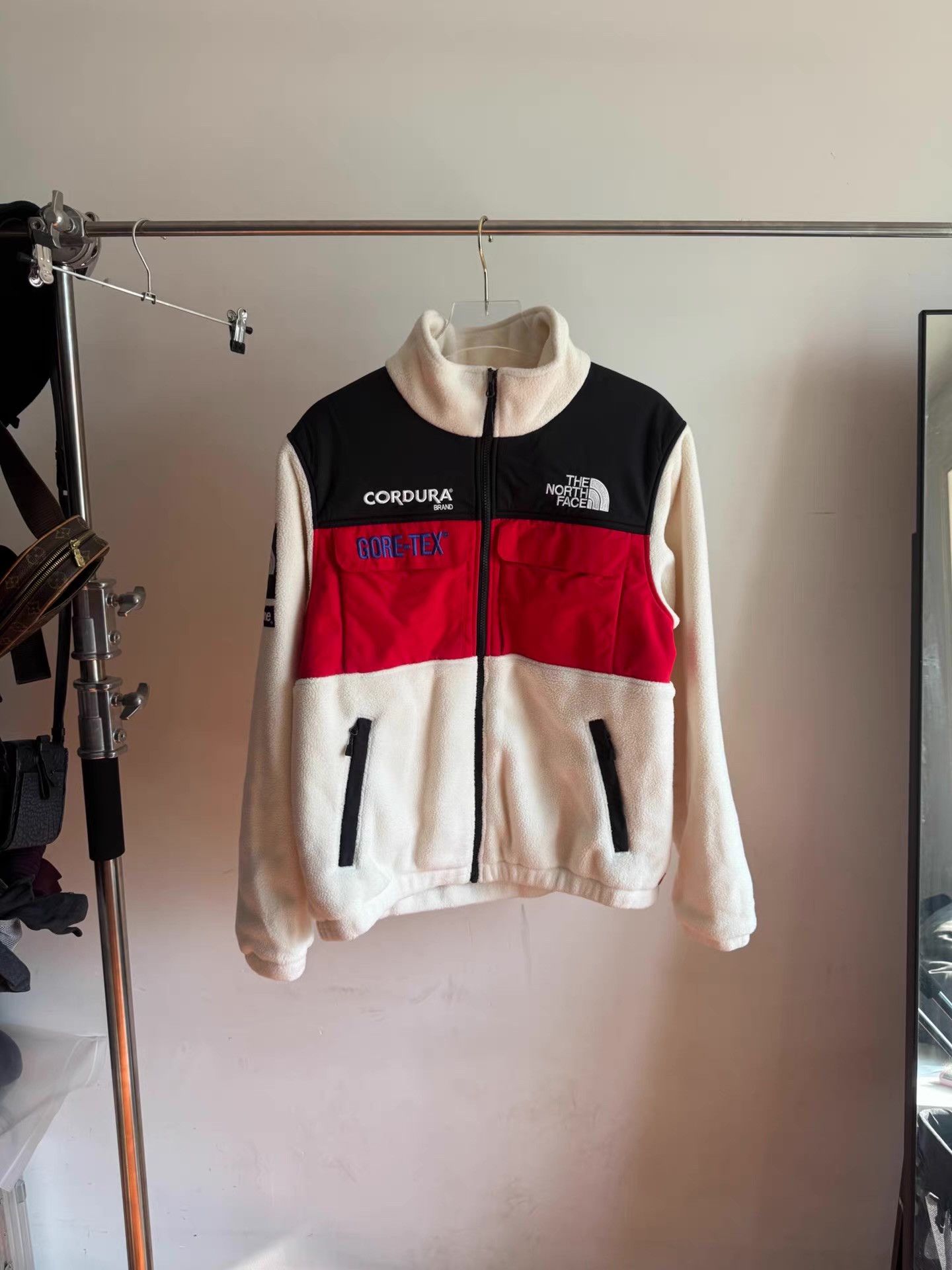 Supreme Supreme x The North Face red and white fleece jacket Q17 Size US M / EU 48-50 / 2 - 1 Thumbnail