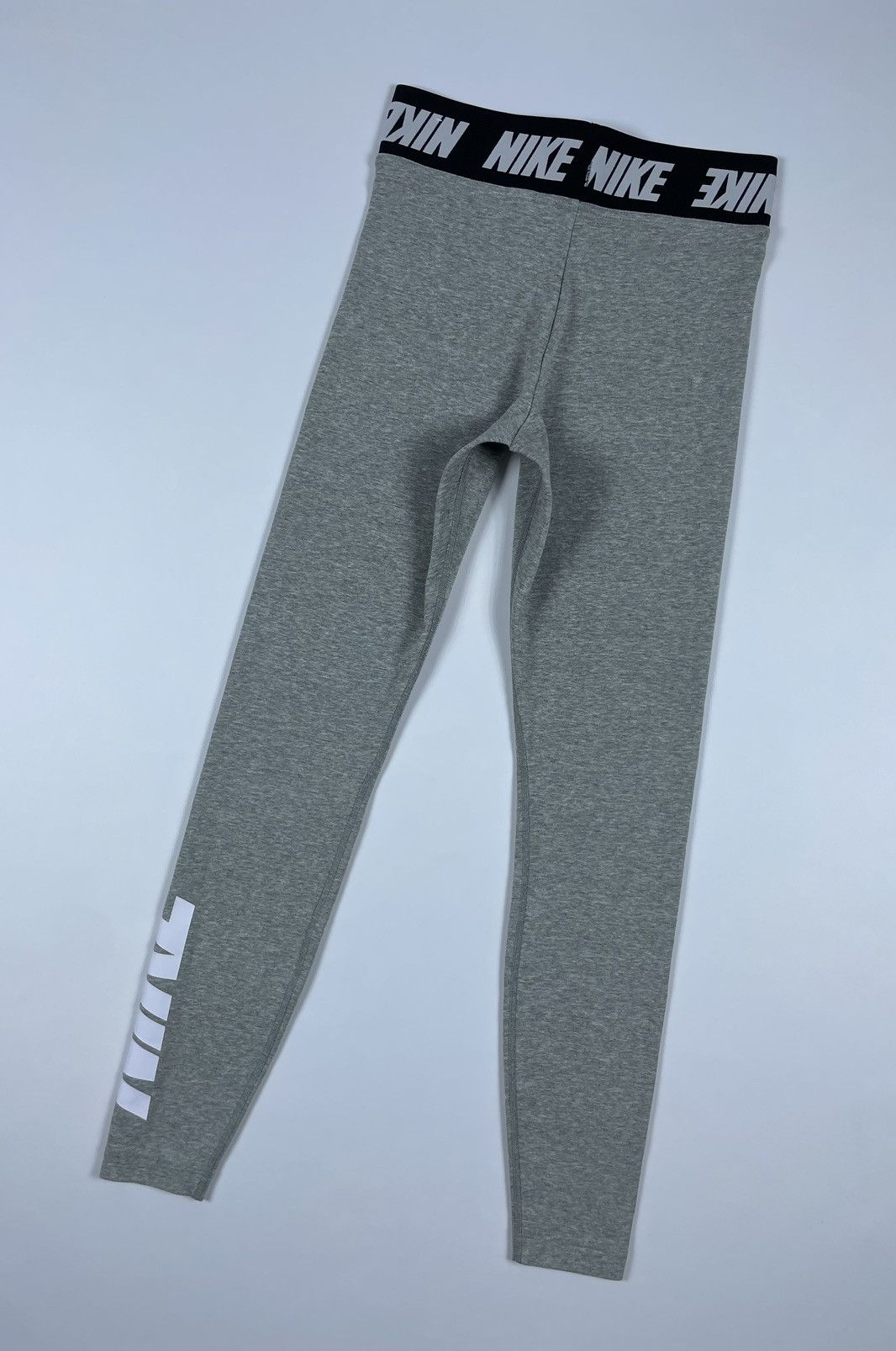 Nike Nike Sportswear Women's High-Rise Tight Fit Leggings Grey Size 26" / US 2 / IT 38 - 3 Thumbnail
