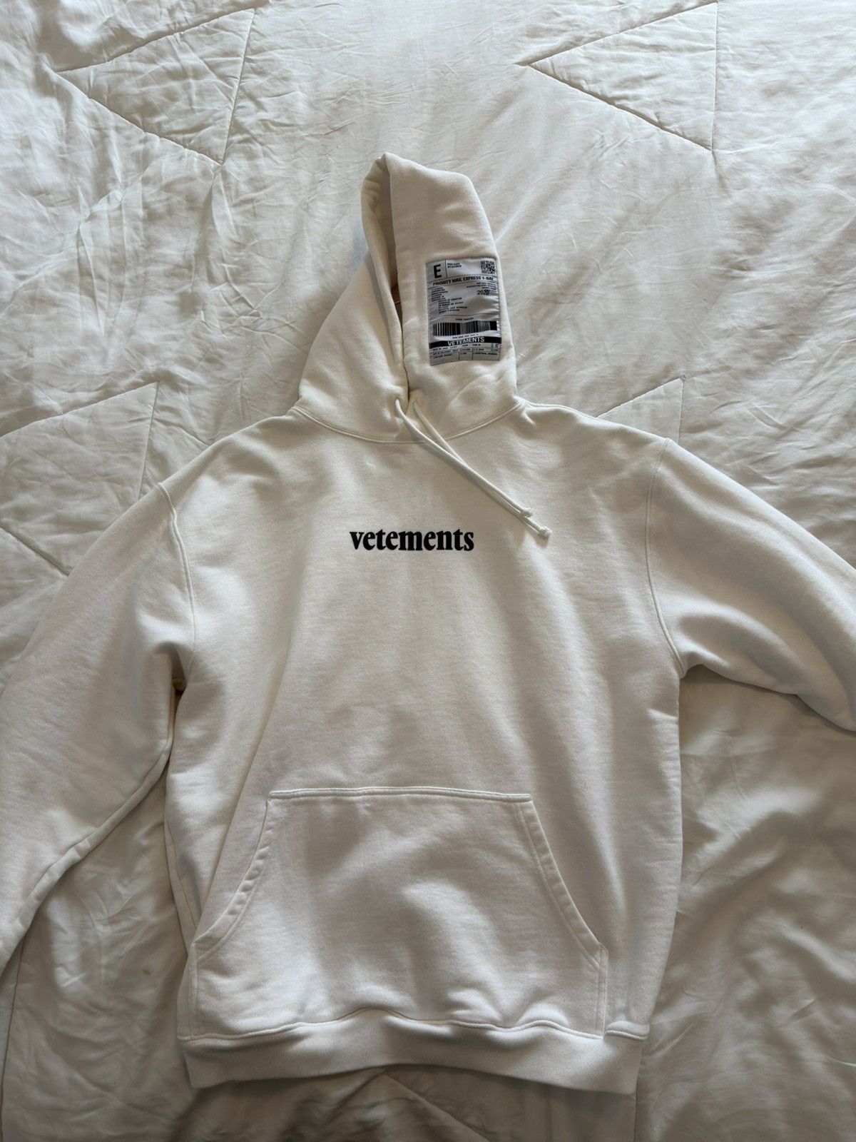 Vetements Vetements Shipping Label Hoodie (White) Size US S / EU 44-46 / 1 - 1 Thumbnail