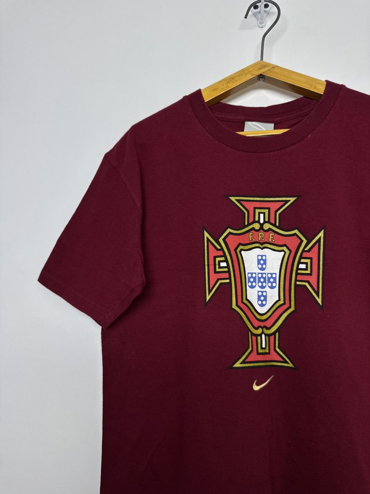Nike Vintage Y2k Nike Portugal Football Center Swoosh T-shirt Size US S / EU 44-46 / 1 - 1 Thumbnail