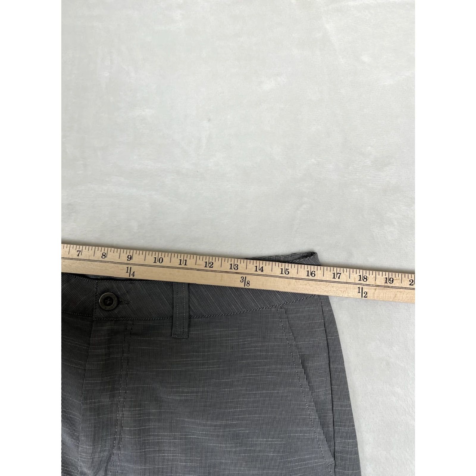 TravisMathew Travis Mathew Shorts Mens 32 Gray Check Golf Chino Pockets Casual Performance Size US 32 / EU 48 - 3 Thumbnail