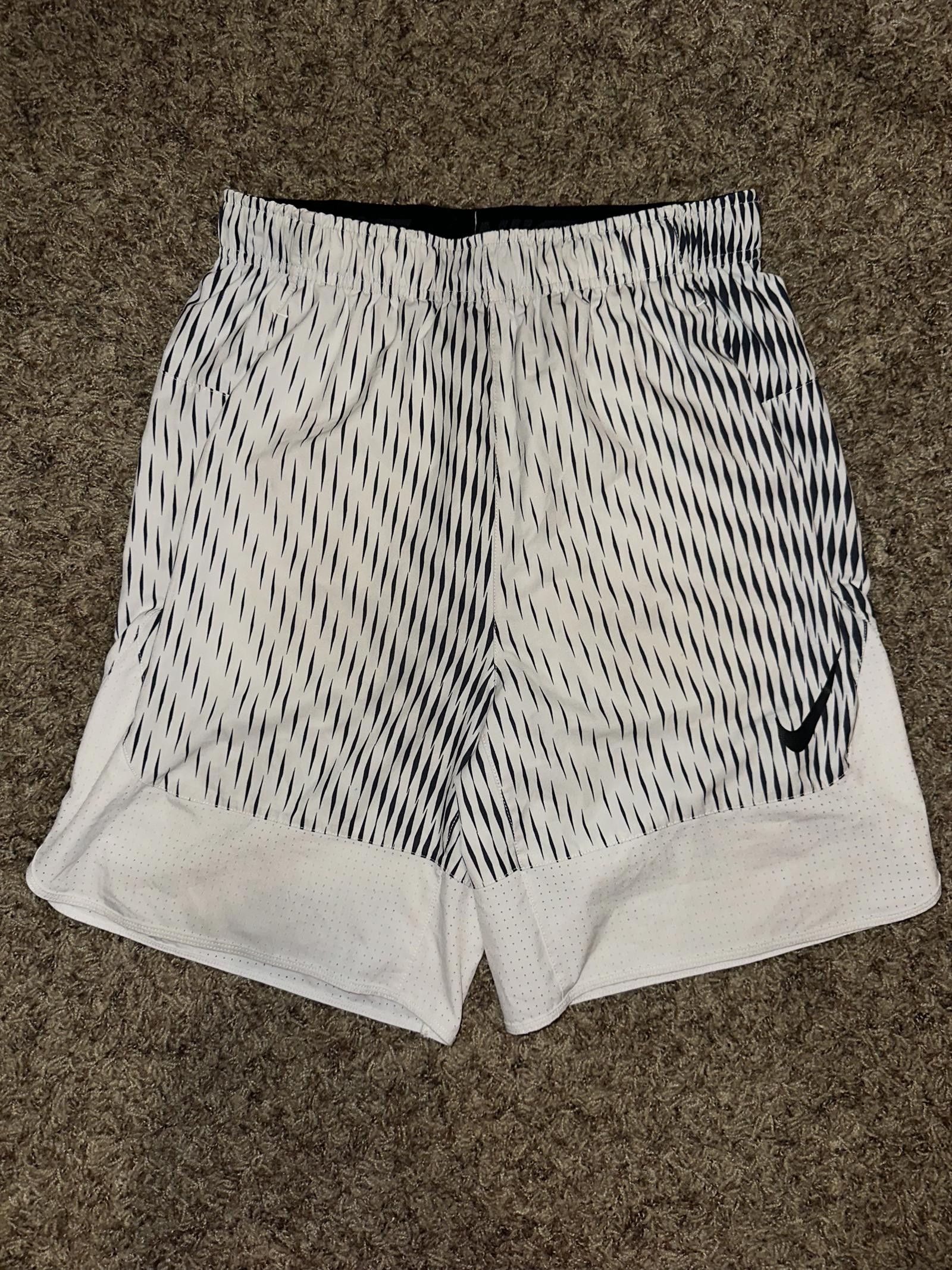 Nike Nike Flex 8" Print Vapor Repel White Navy Diamond 2016 Size US 32 / EU 48 - 1 Thumbnail