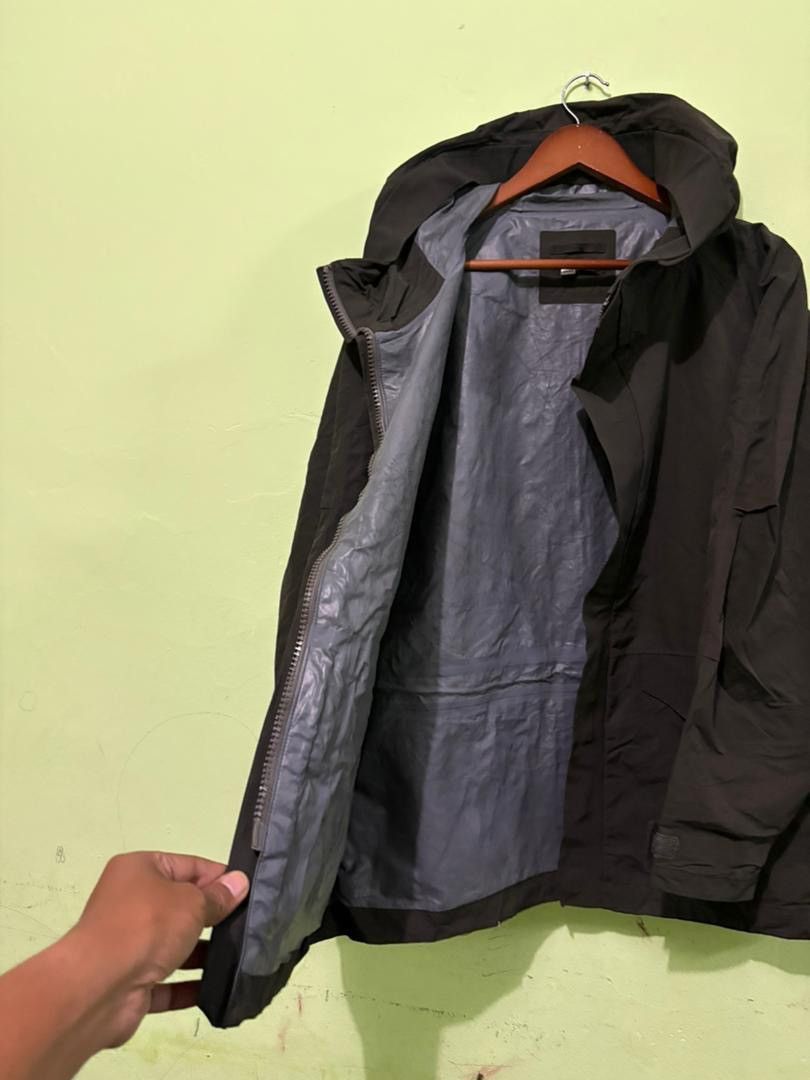 Lemaire Lemaire X Uniqlo Waterproof Jacket Olive Color with Hoodies Size US L / EU 52-54 / 3 - 4 Thumbnail