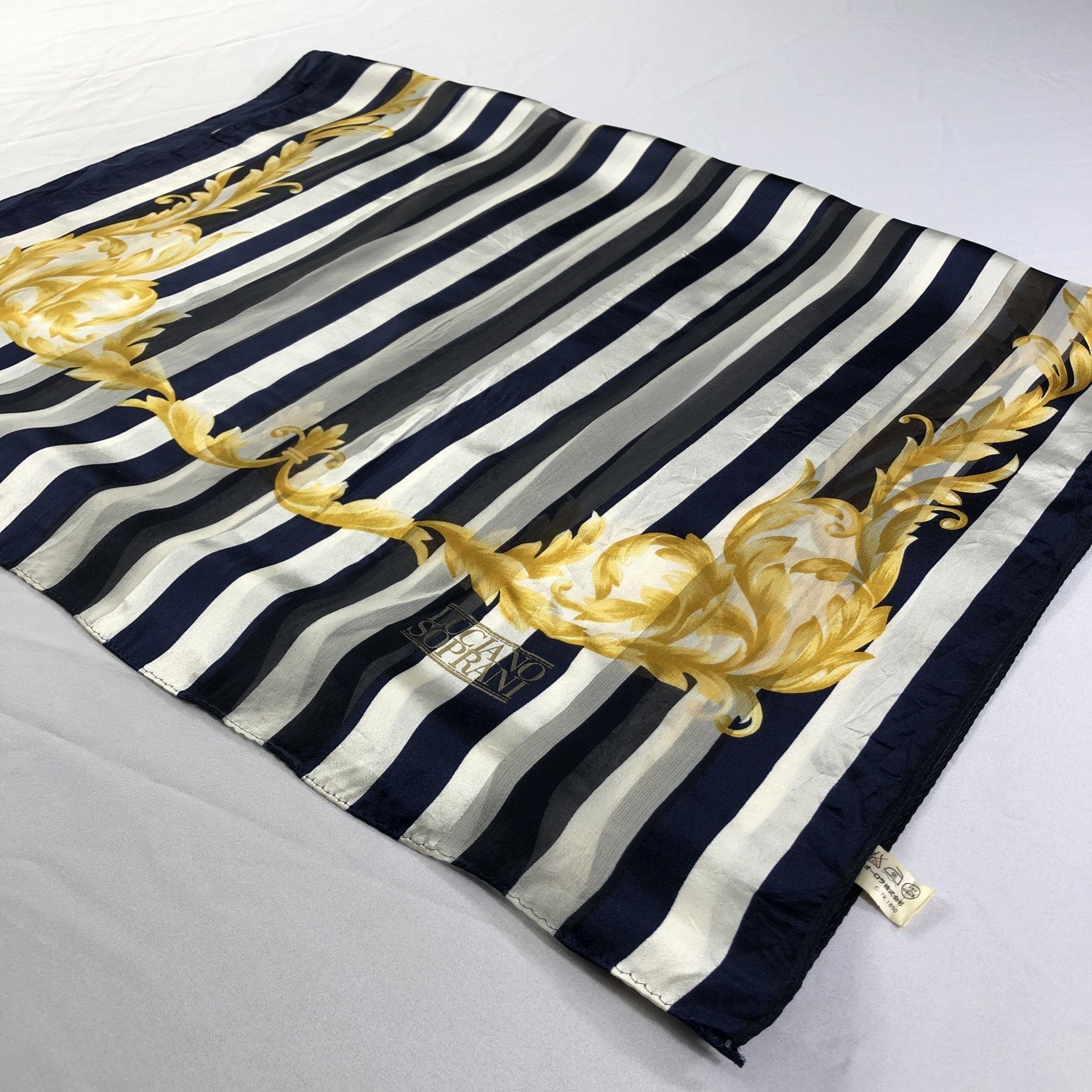 Vintage Vintage Luciano Soprani Silk Scarf Size ONE SIZE - 4 Thumbnail