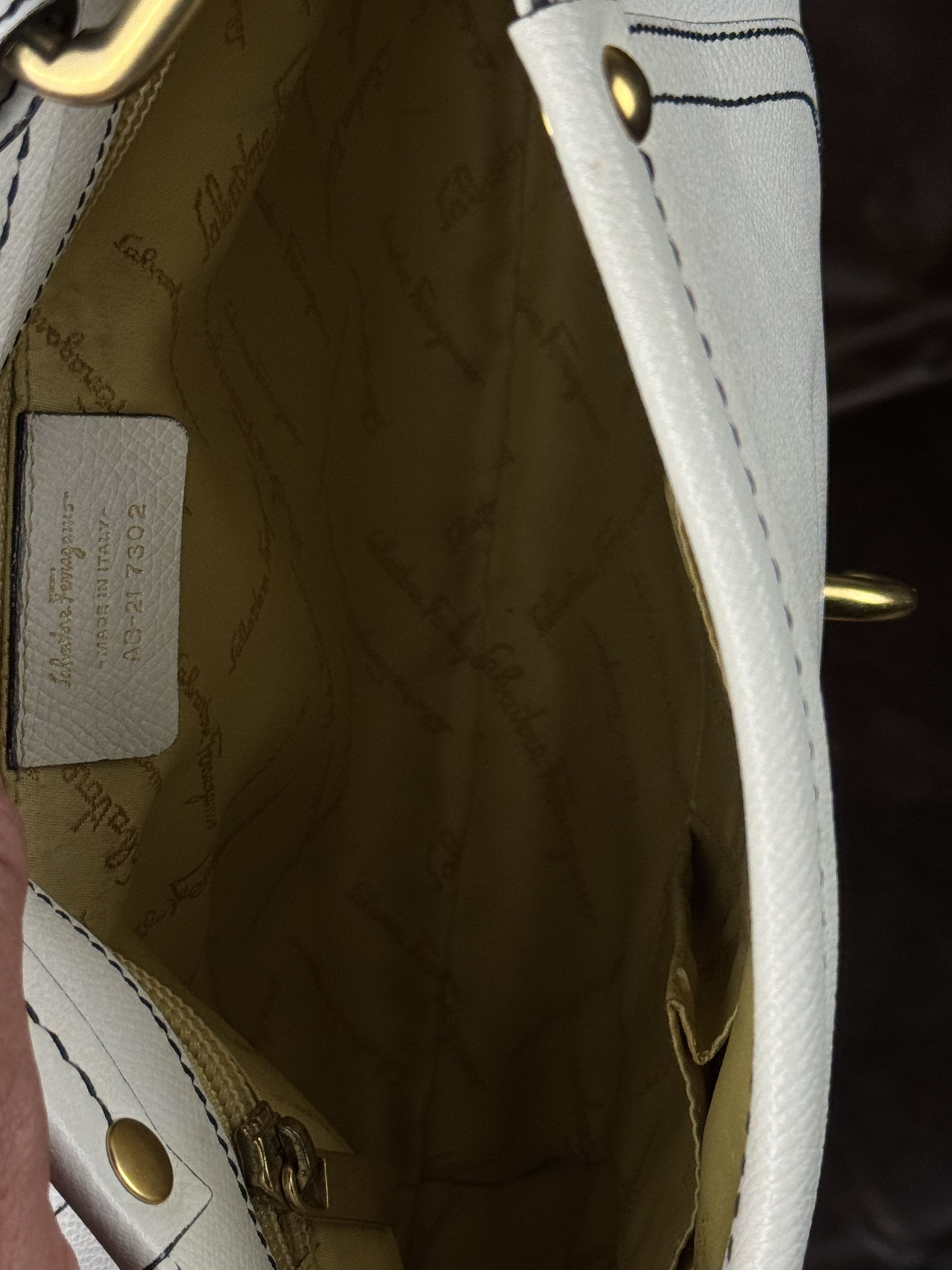 Salvatore Ferragamo Beautiful Vintage White Leather Salvatore Ferragamo Bag Size ONE SIZE - 13 Thumbnail