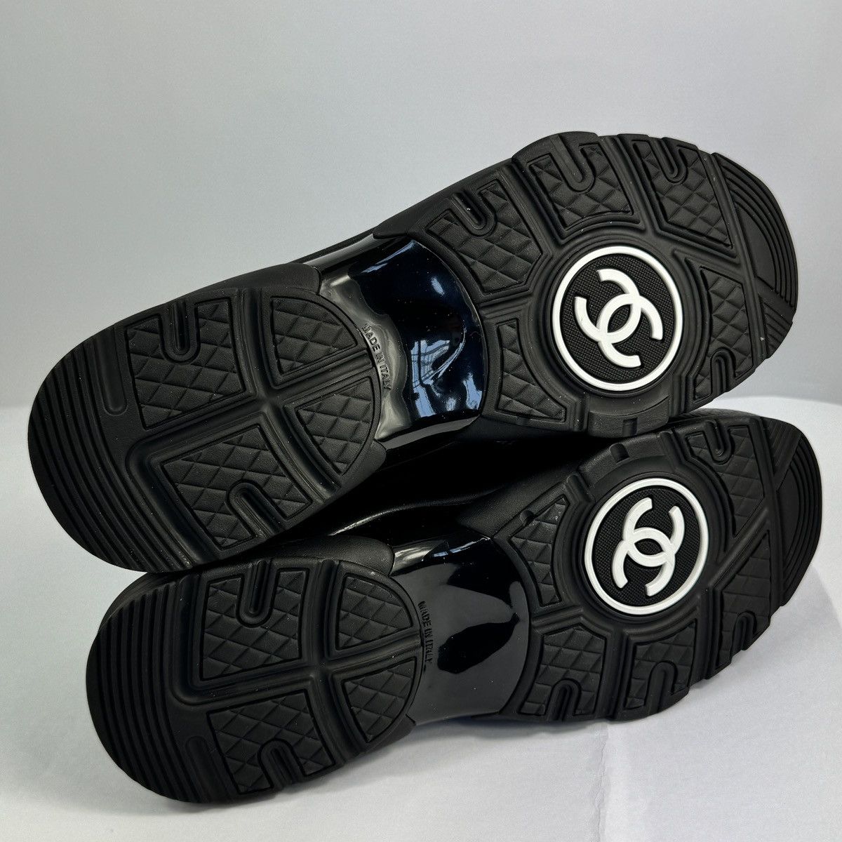 Chanel CLASSIC LOW TOP LOGO SNEAKERS Size US 10 / EU 43 - 5 Thumbnail