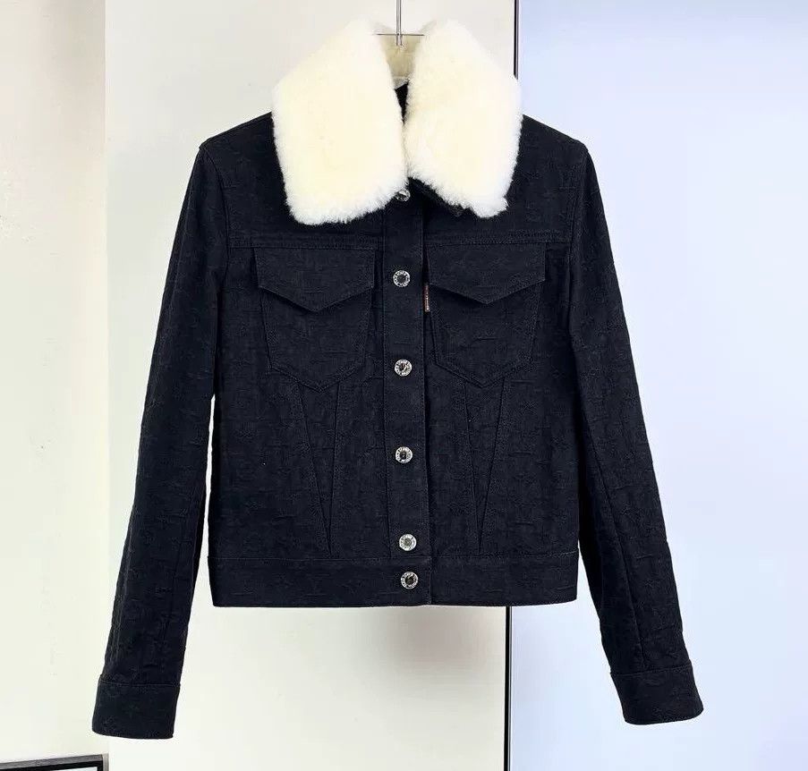Louis Vuitton Louis Vuitton Black Denim Jacket W/ Shearling Collar Size XS / US 0-2 / IT 36-38 - 1 Thumbnail