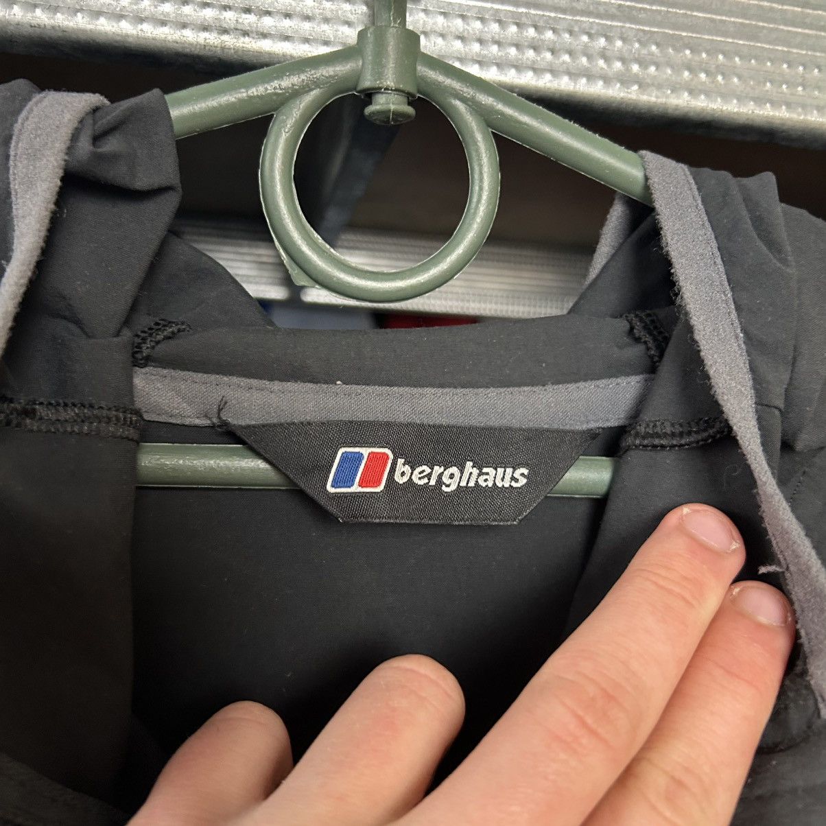 Berghaus Mens Berghaus Small Logo Gorpcore Atom Outdoor jacket Size US XL / EU 56 / 4 - 10 Thumbnail