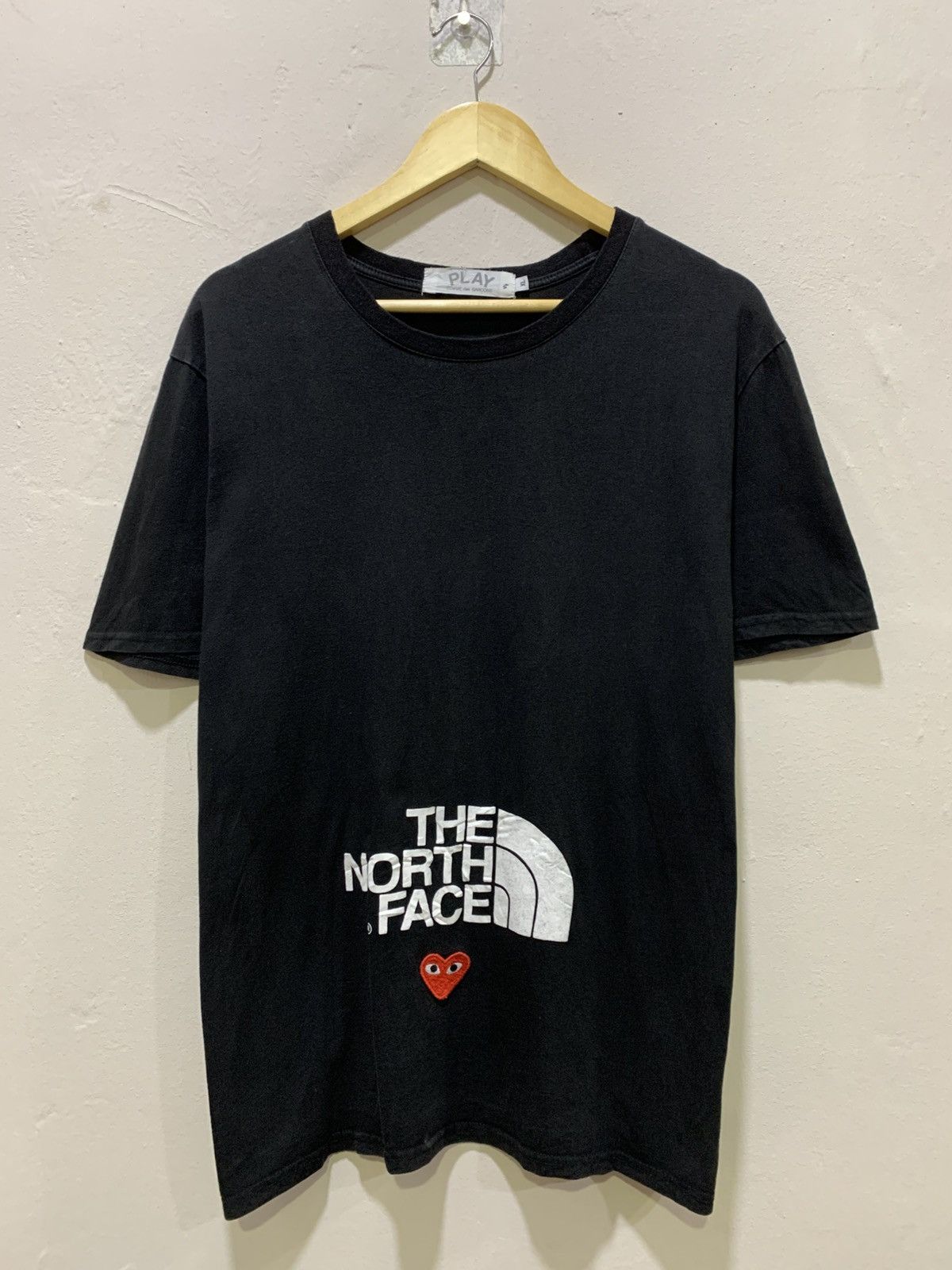 Comme des Garcons × The North Face Comme Des Garcons Play X The North Face Heart Logo Tee Size US XL / EU 56 / 4 - 1 Thumbnail
