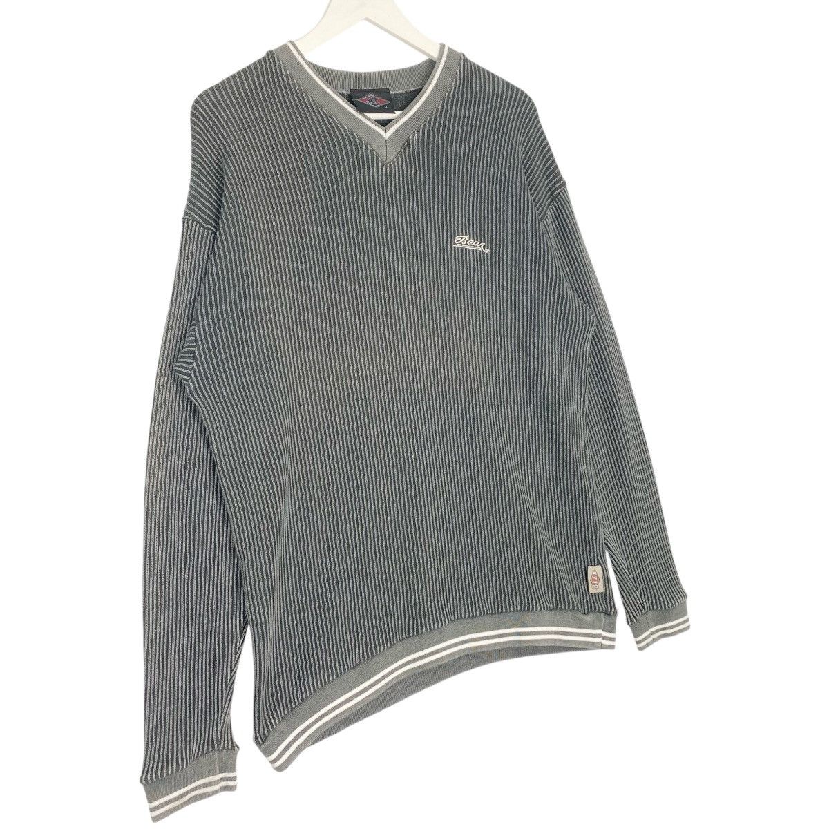 Vintage Vintage 90s Bear Surf Sweatshirt Vneck Grey Pullover Size L Size L / US 10 / IT 46 - 3 Thumbnail