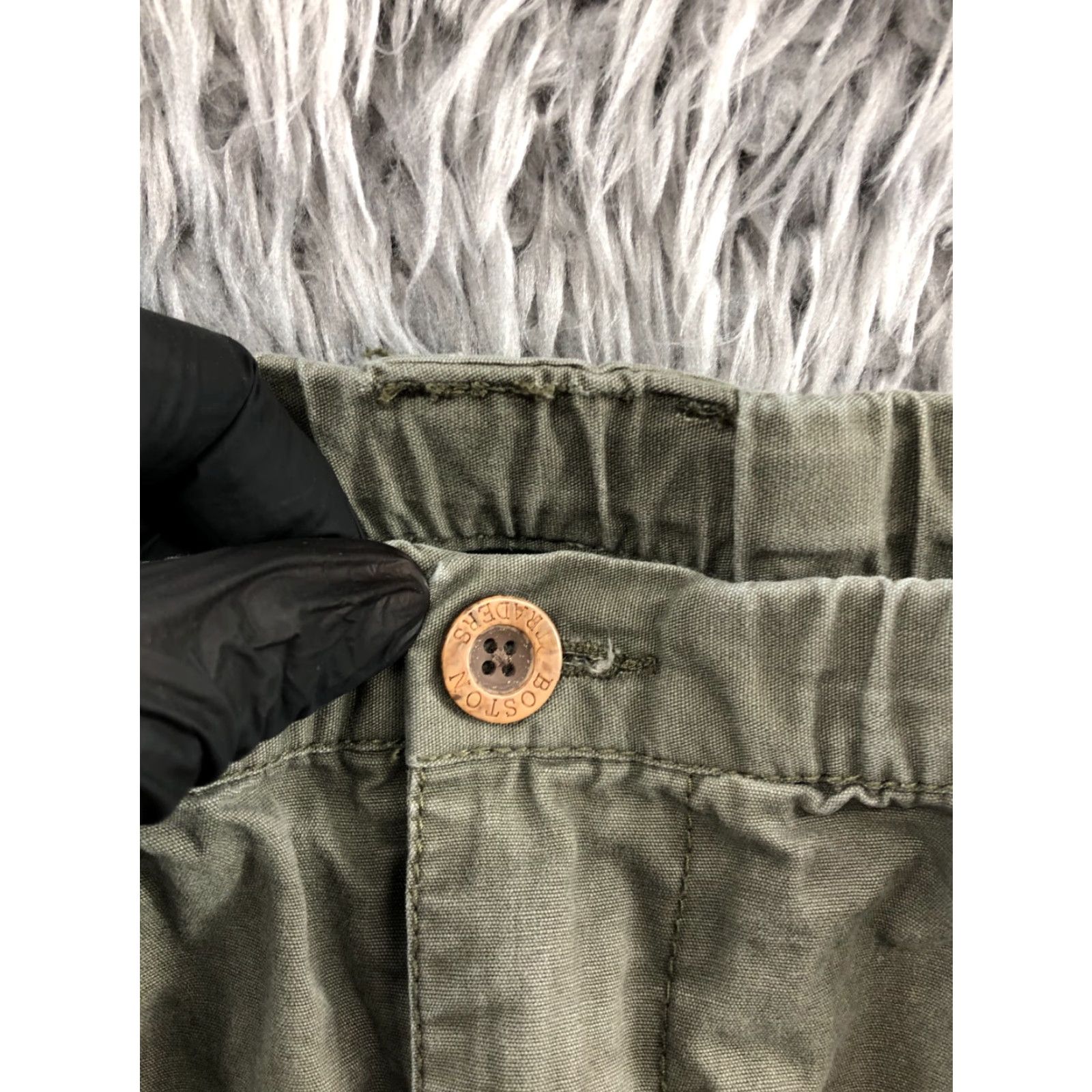 Vintage VINTAGE Boston Traders Cargo Shorts Mens Size L Mid Rise Medium Wash Green Size US 33 - 7 Thumbnail