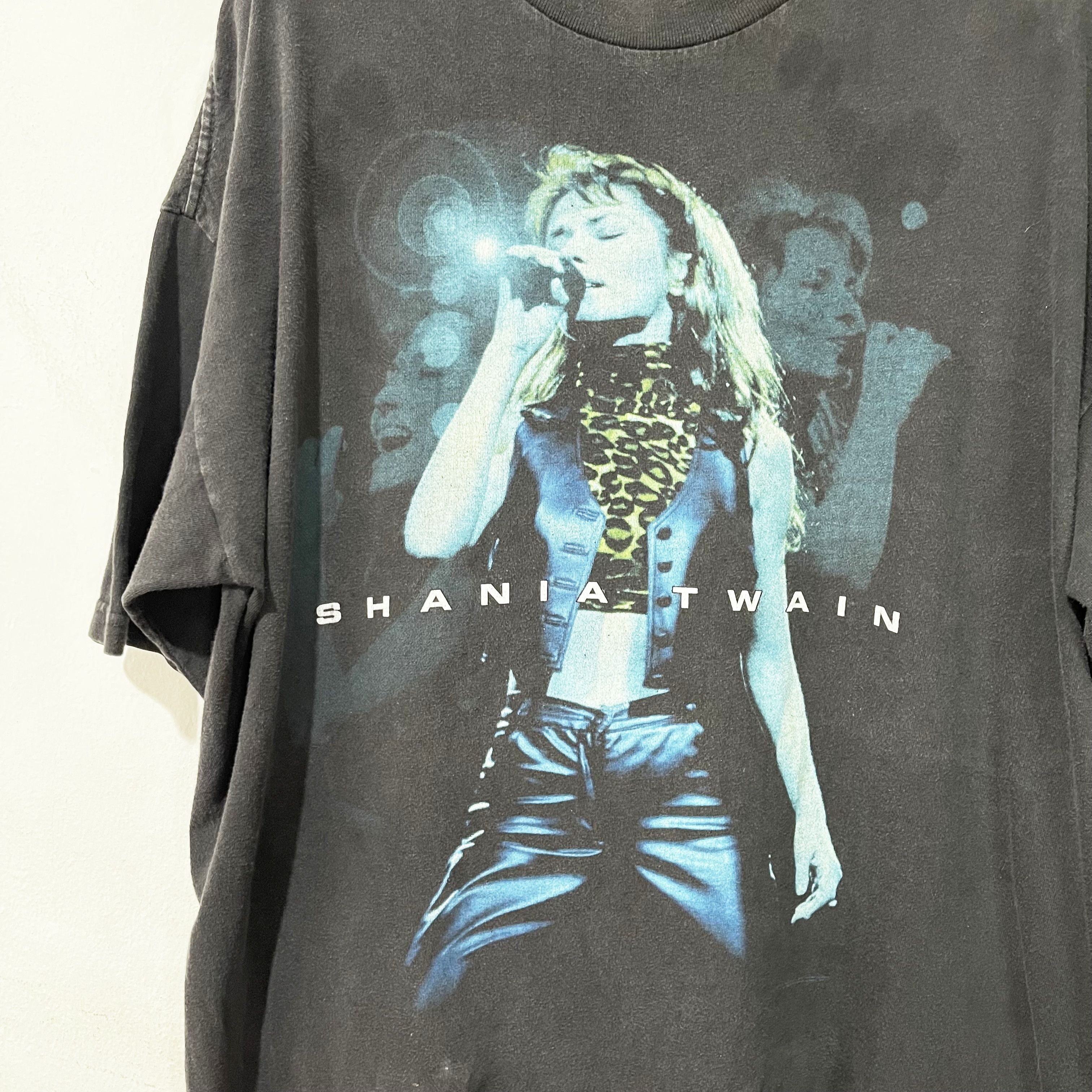 Vintage Vintage 90s Shania Twain Tour T-Shirt Size US XL / EU 56 / 4 - 2 Thumbnail
