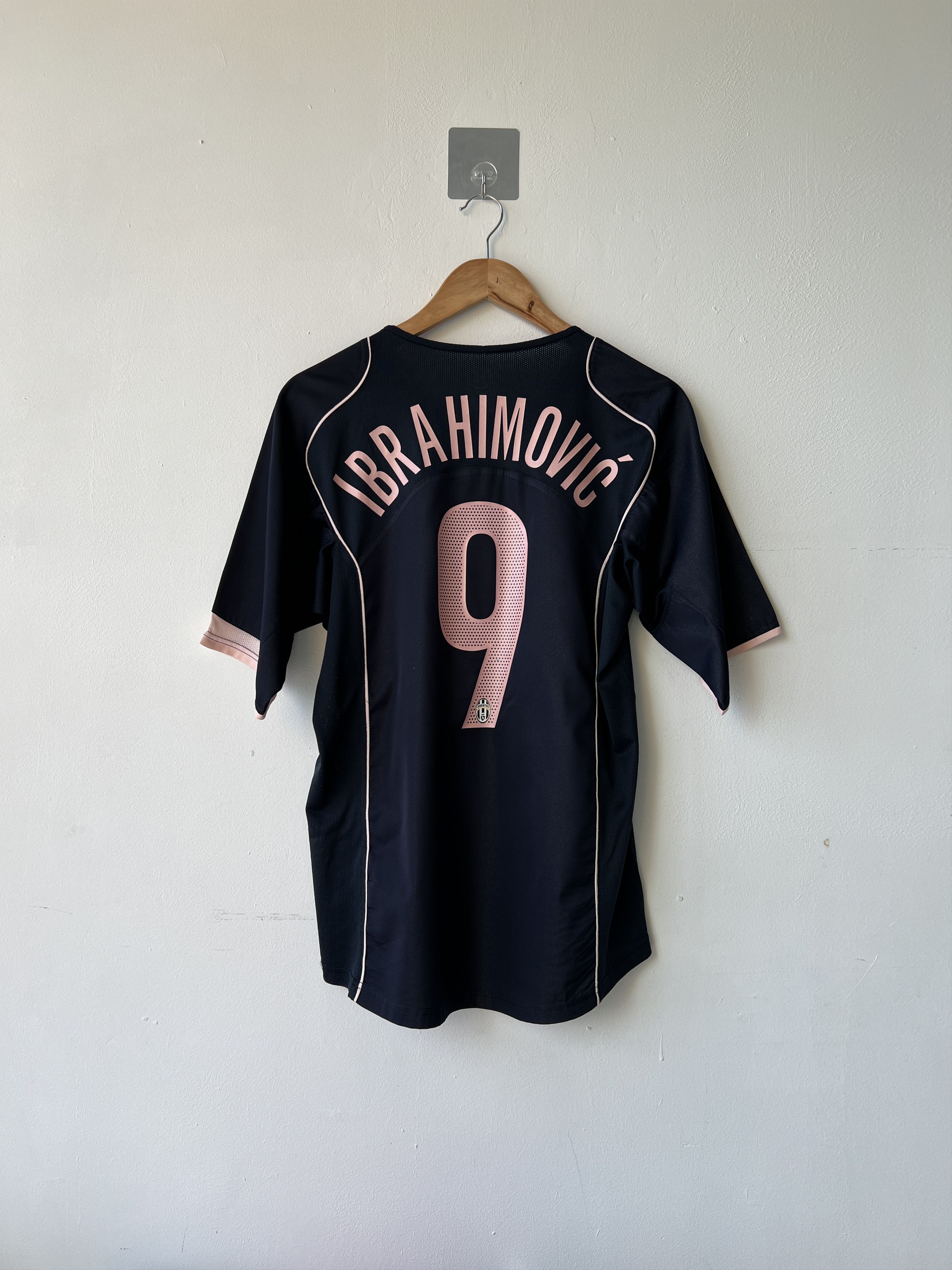 Nike Juventus Ibrahimović Lサイズ Vtg Nike Total 90 Juventus FC 05/06 Away Centenary Jersey