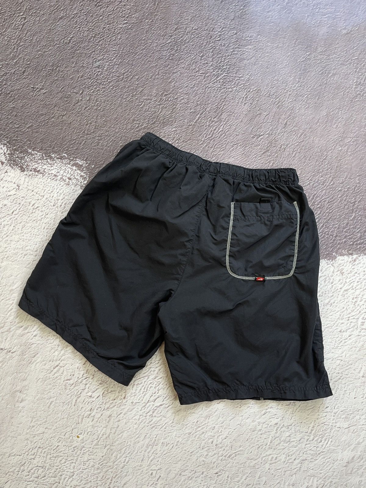 Nike Nike vintage y2k black logo swoosh shorts drill Size US 36 / EU 52 - 2 Thumbnail