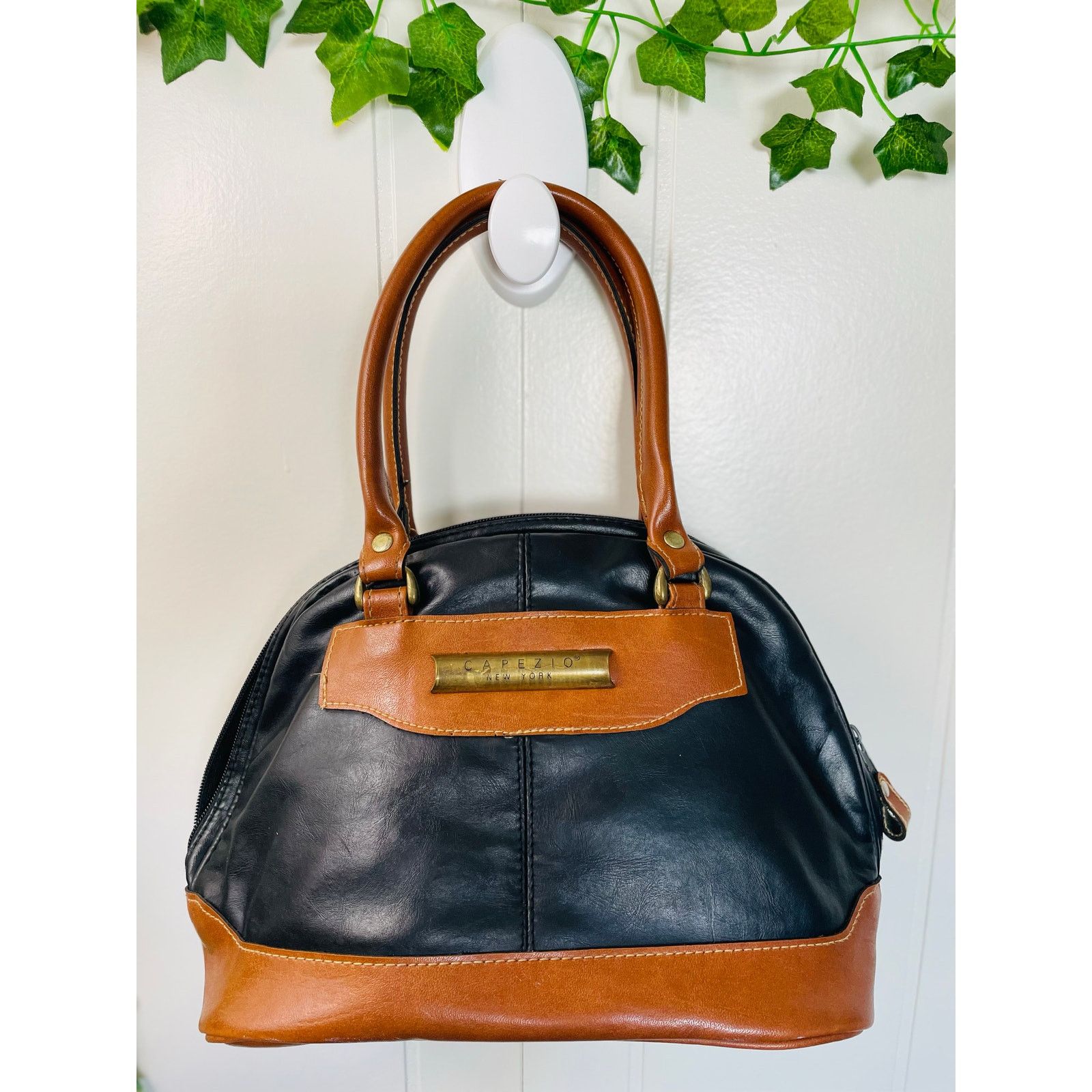Other Vintage Carpezio Genuine Leather Black & Brown Y2K Purse Size ONE SIZE - 1 Thumbnail