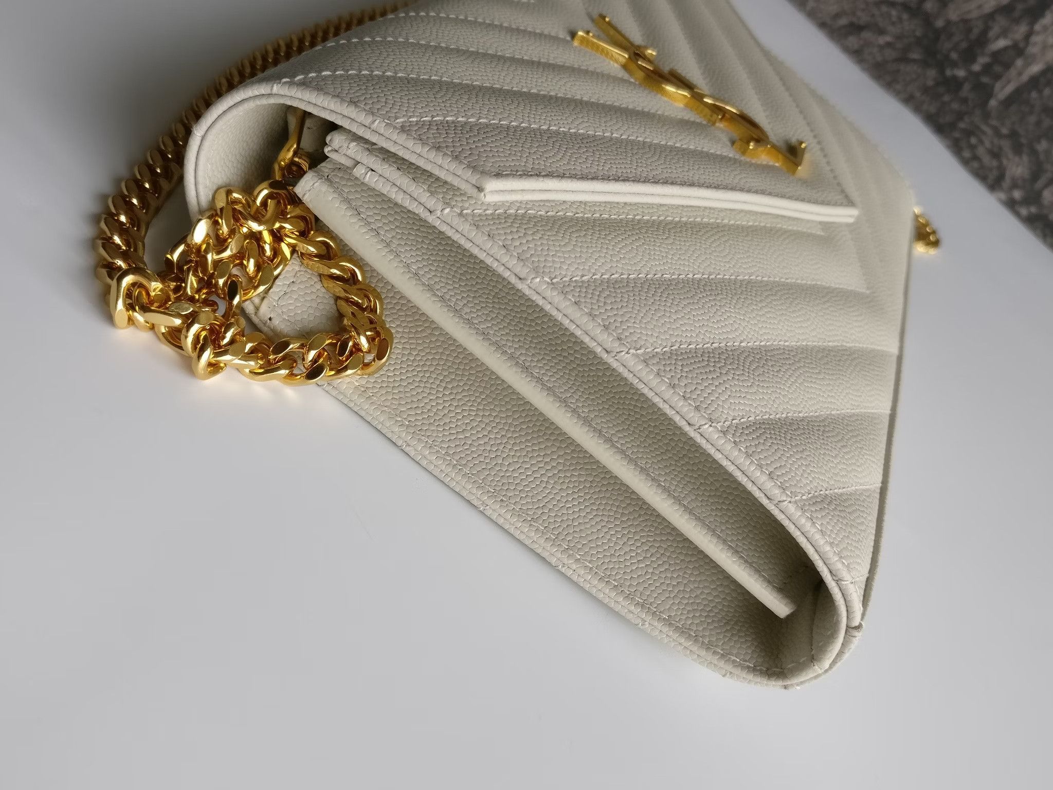 Saint Laurent Paris o1b1hav110824 Size: OS / Cassandre Chain Wallet in White Size ONE SIZE - 10 Thumbnail