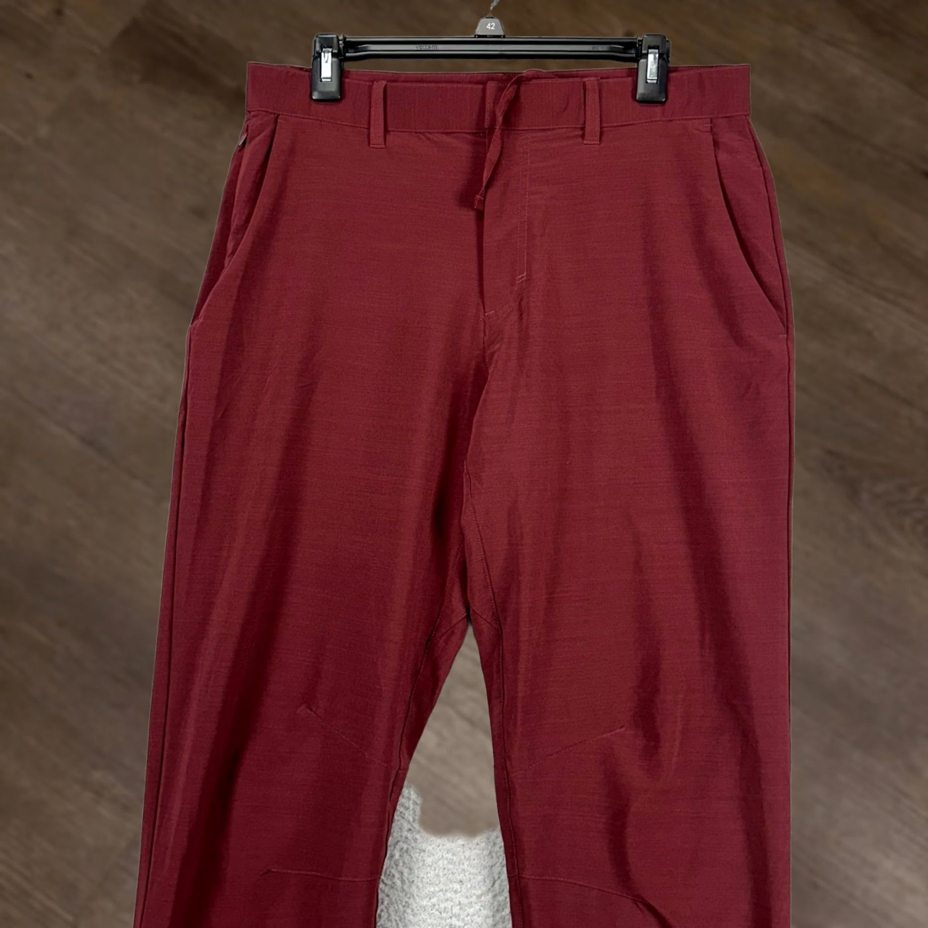 Fabletics Fabletics Mens Chino Pants Regular Slim Flat Front Maroon 34 Inseam 28 Size US 31 - 1 Thumbnail