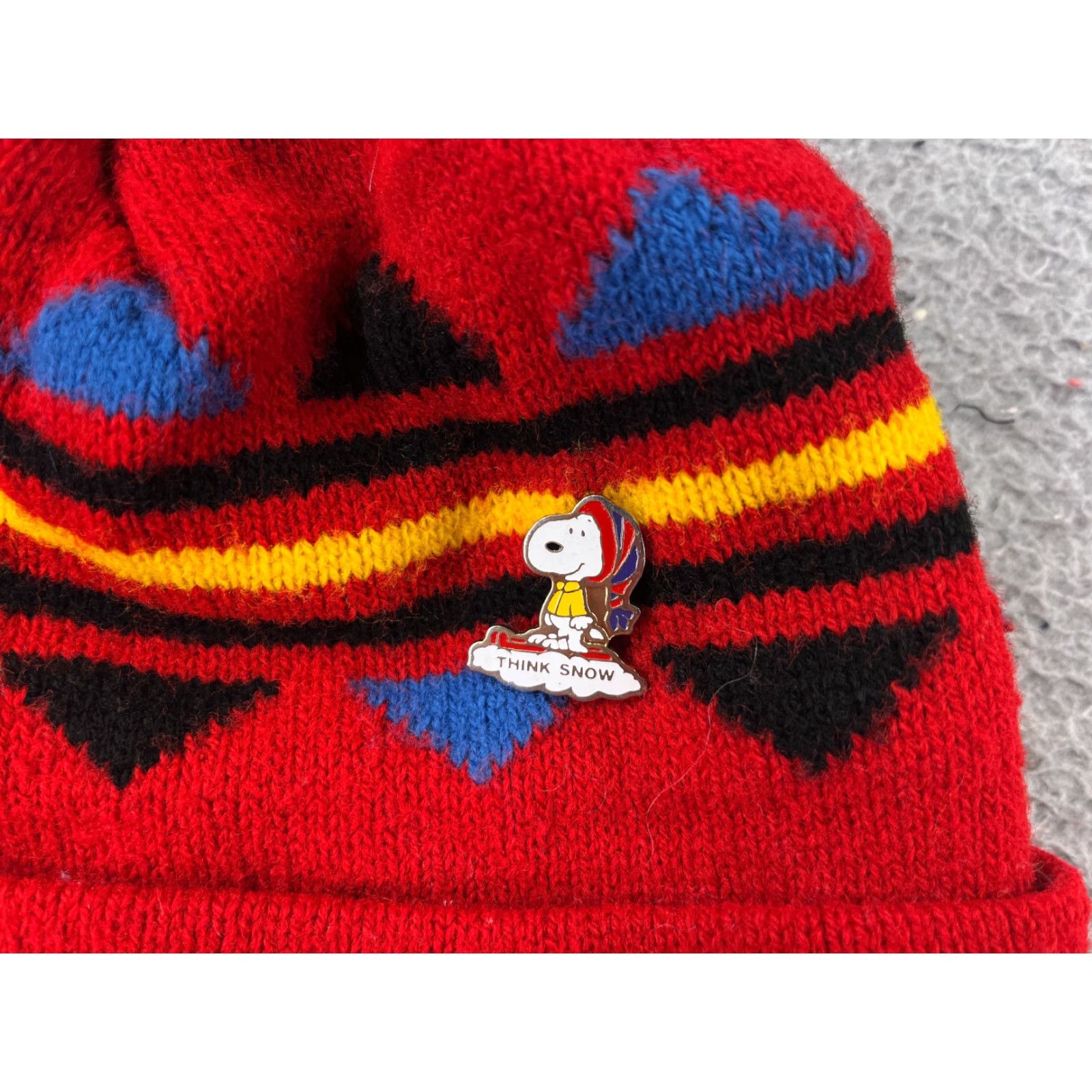 Vintage VTG Think Snow Snoopy Enamel Pin Beanie Toque Red Knit Acrylic Pom Hat Adults OS Snoopy Logo Ski Winter Mens Mens Size ONE SIZE - 2 Thumbnail