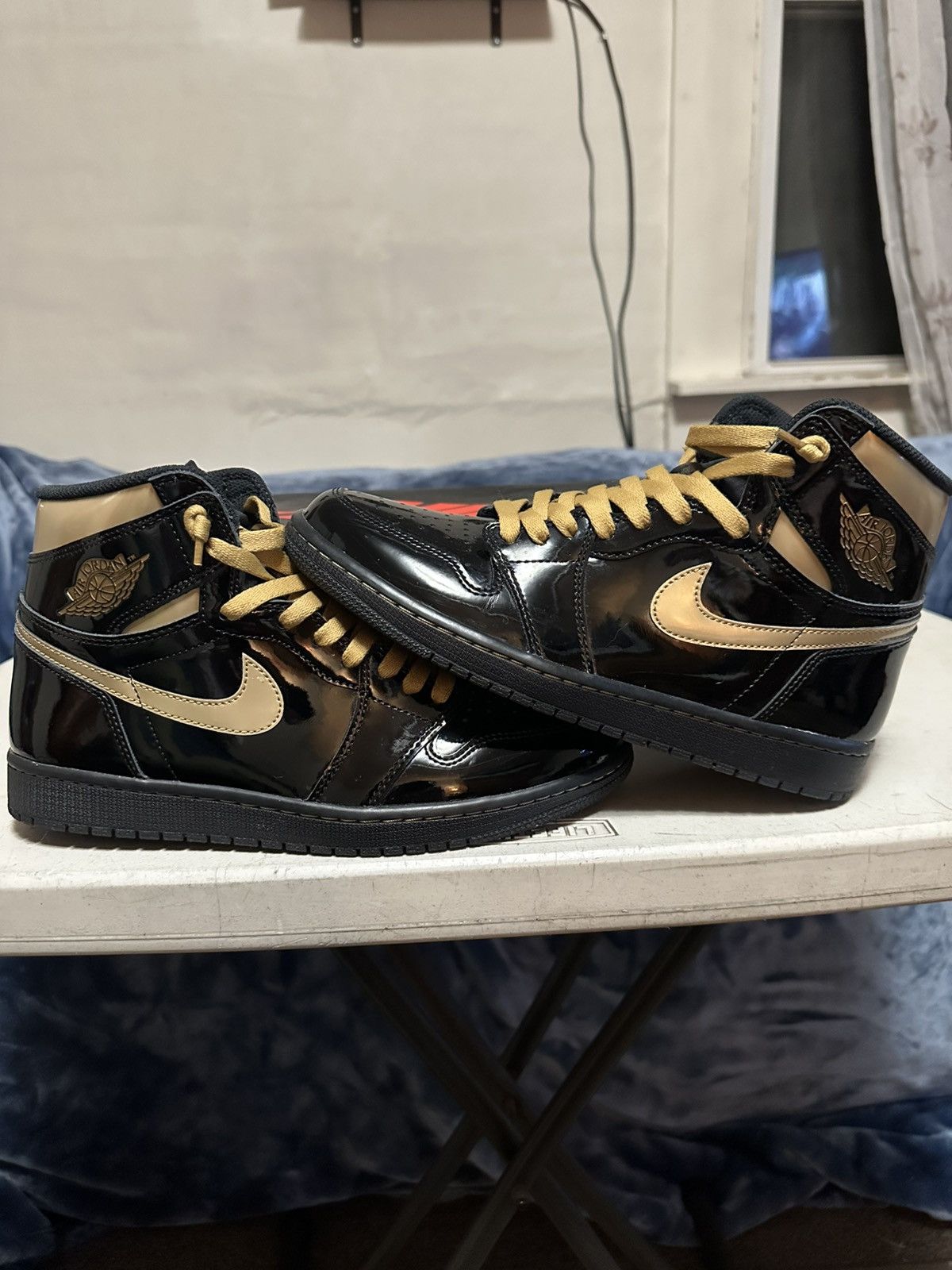 Jordan Brand Jordan 1 Retro High “black metallic gold” Size US 10 / EU 43 - 2 Thumbnail